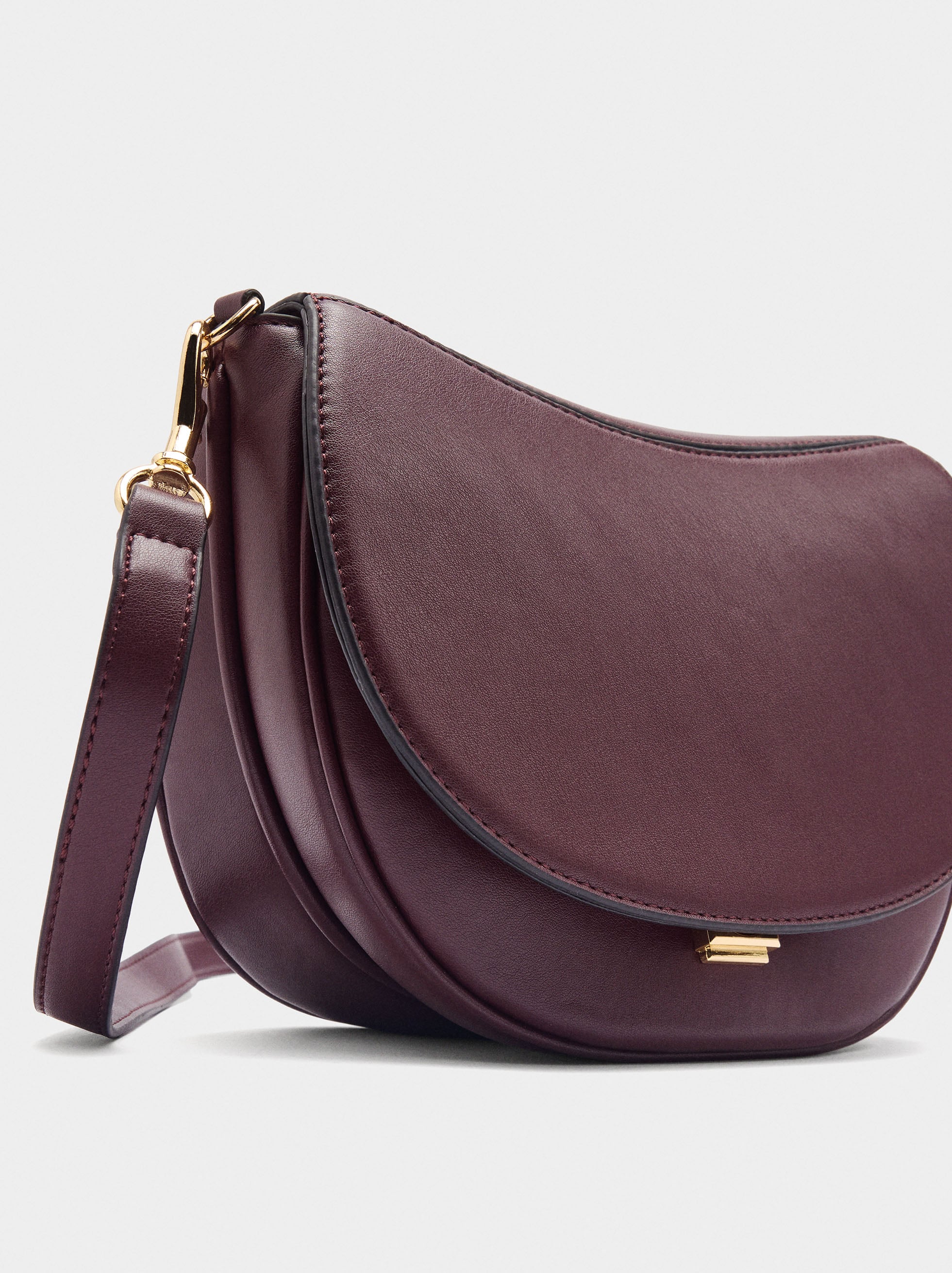 Bolso Bandolera Ovalado Con Solapa