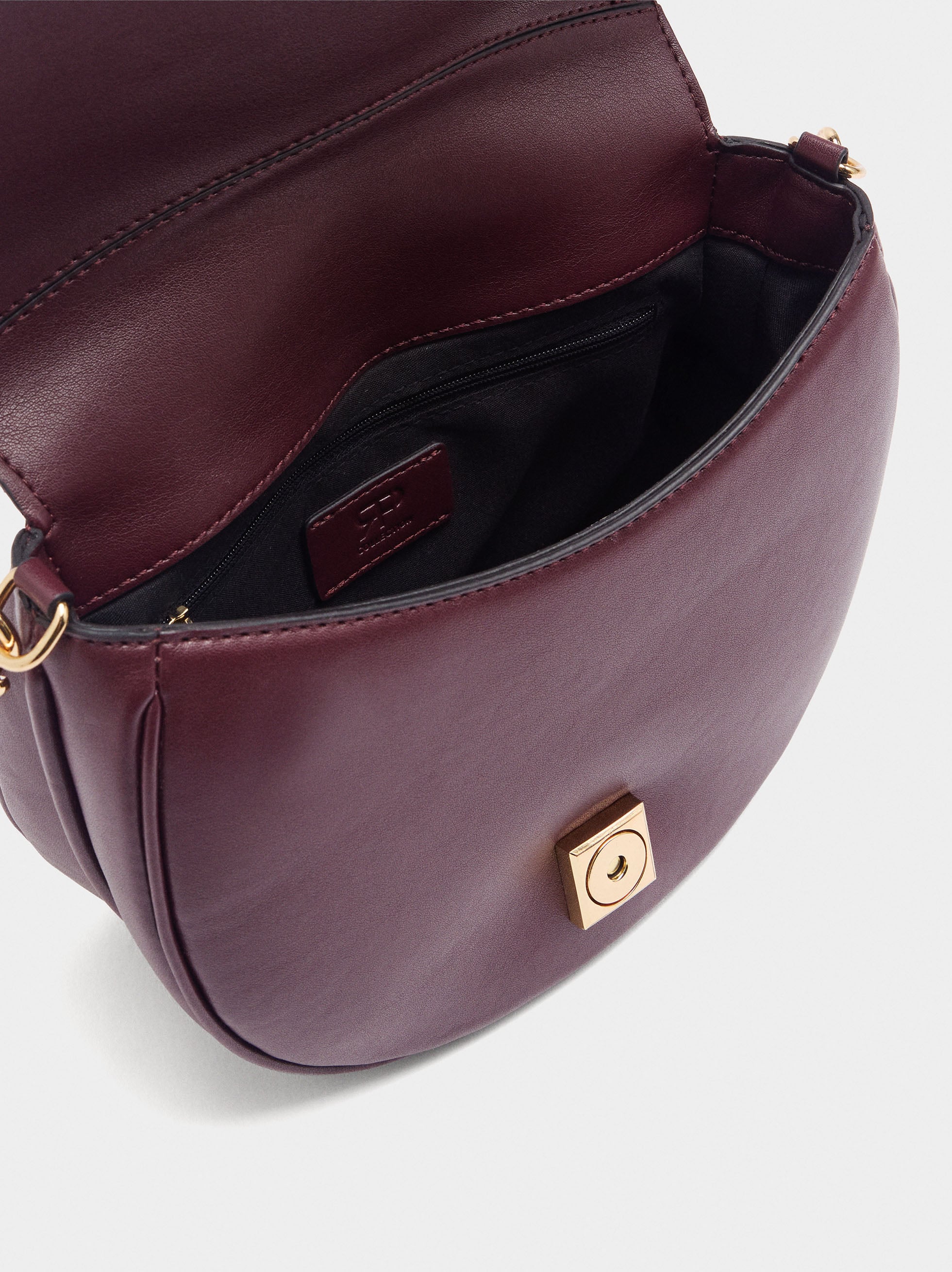 Bolso Bandolera Ovalado Con Solapa