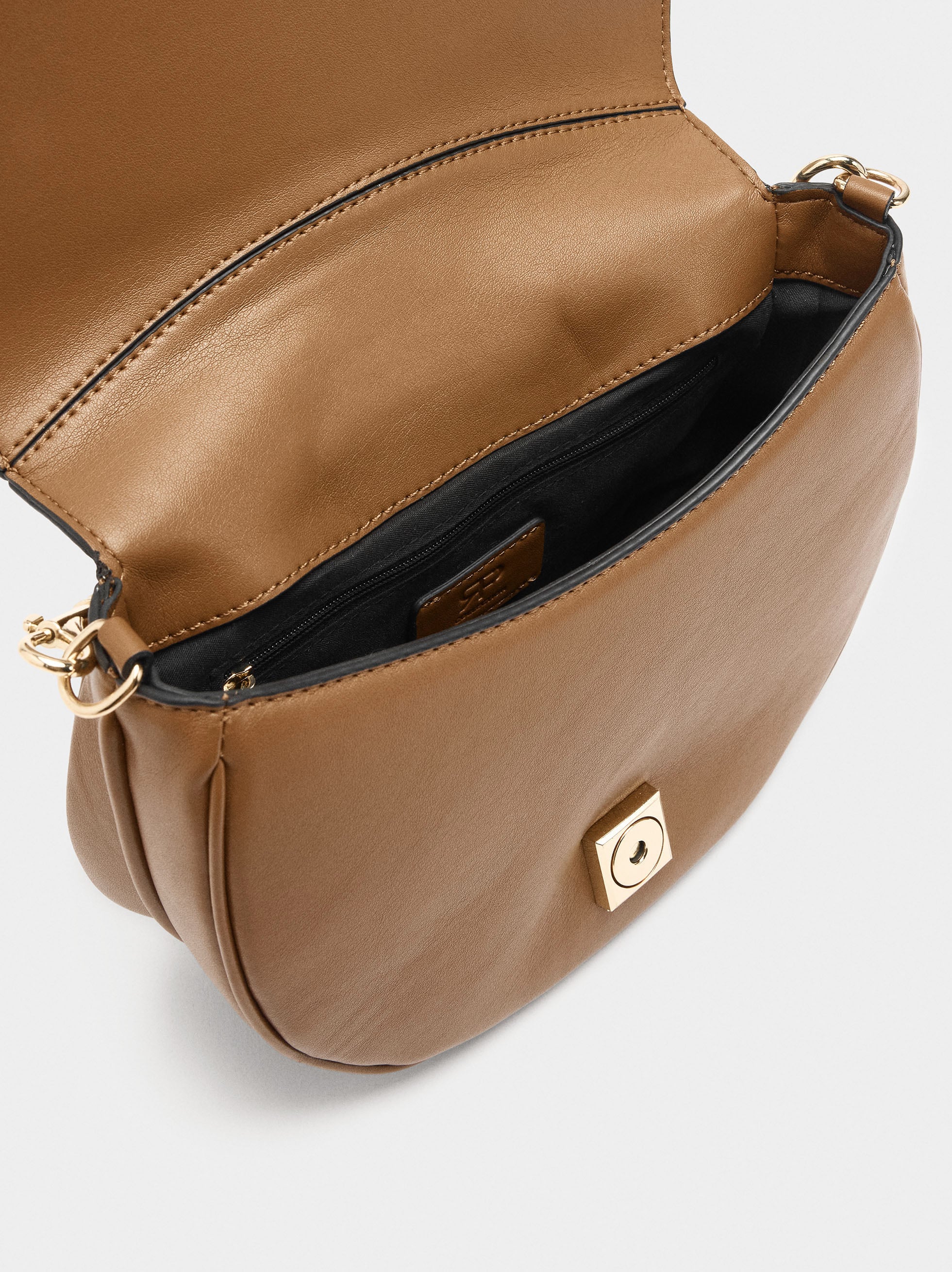 Bolso Bandolera Ovalado Con Solapa