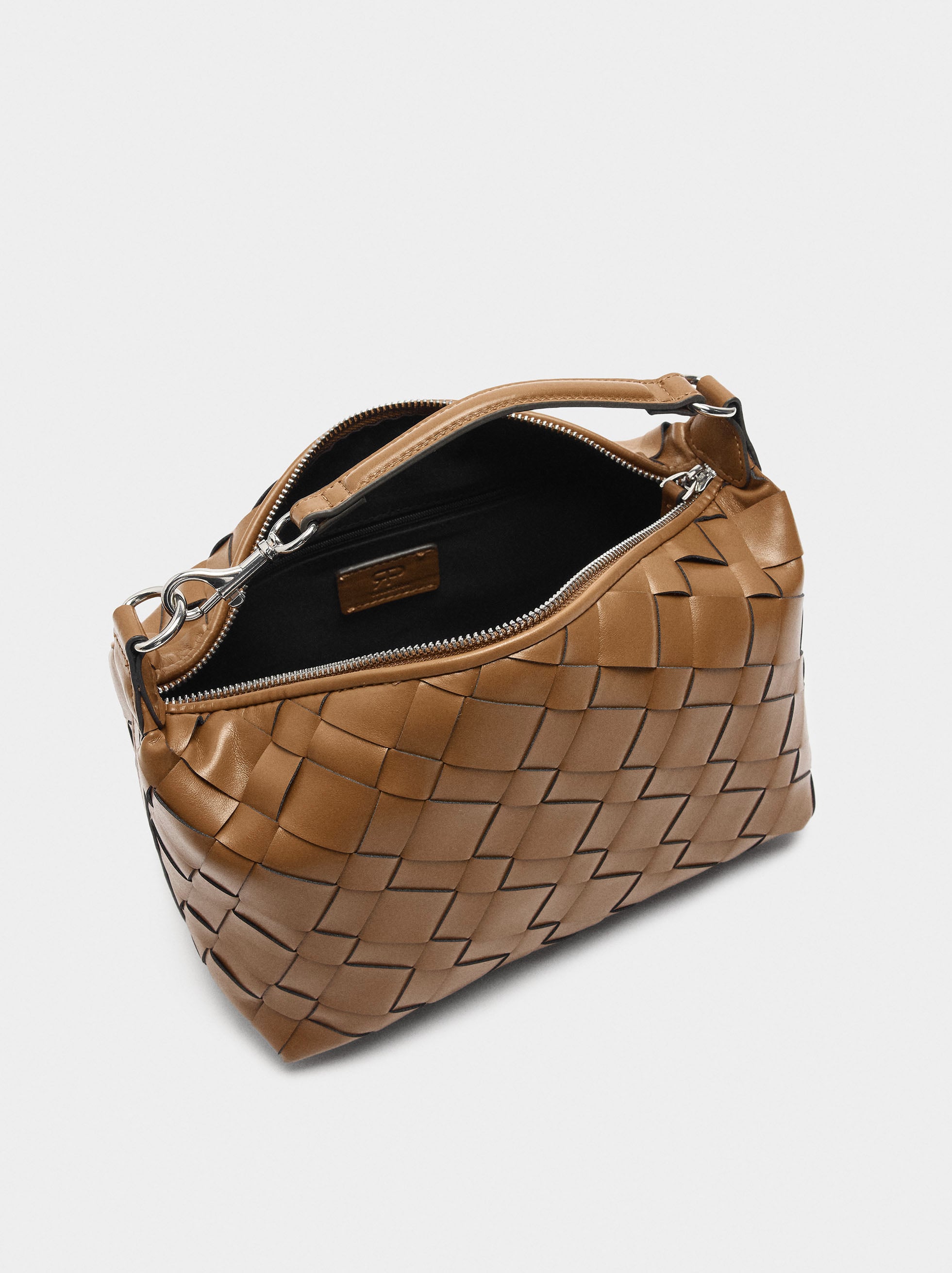 Bolso De Mano Trenzado