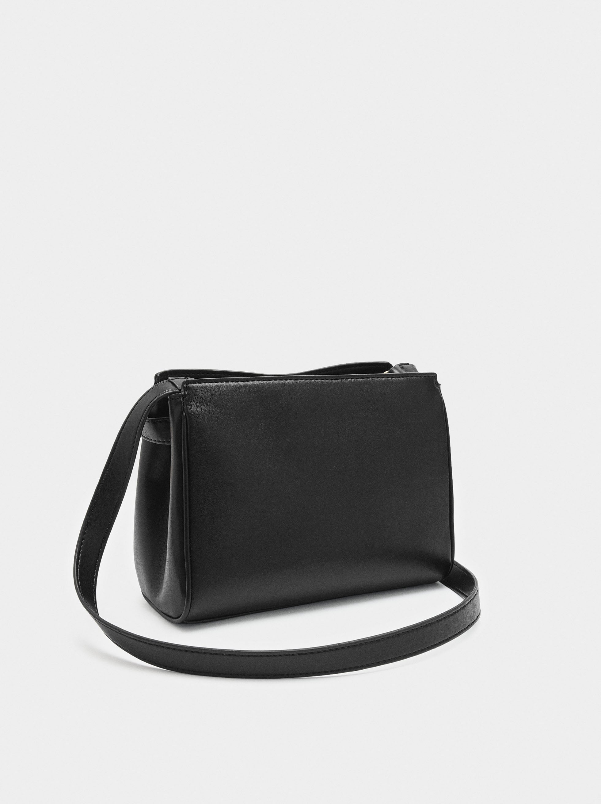 Bolso Bandolera Con Detalle De Cinturón