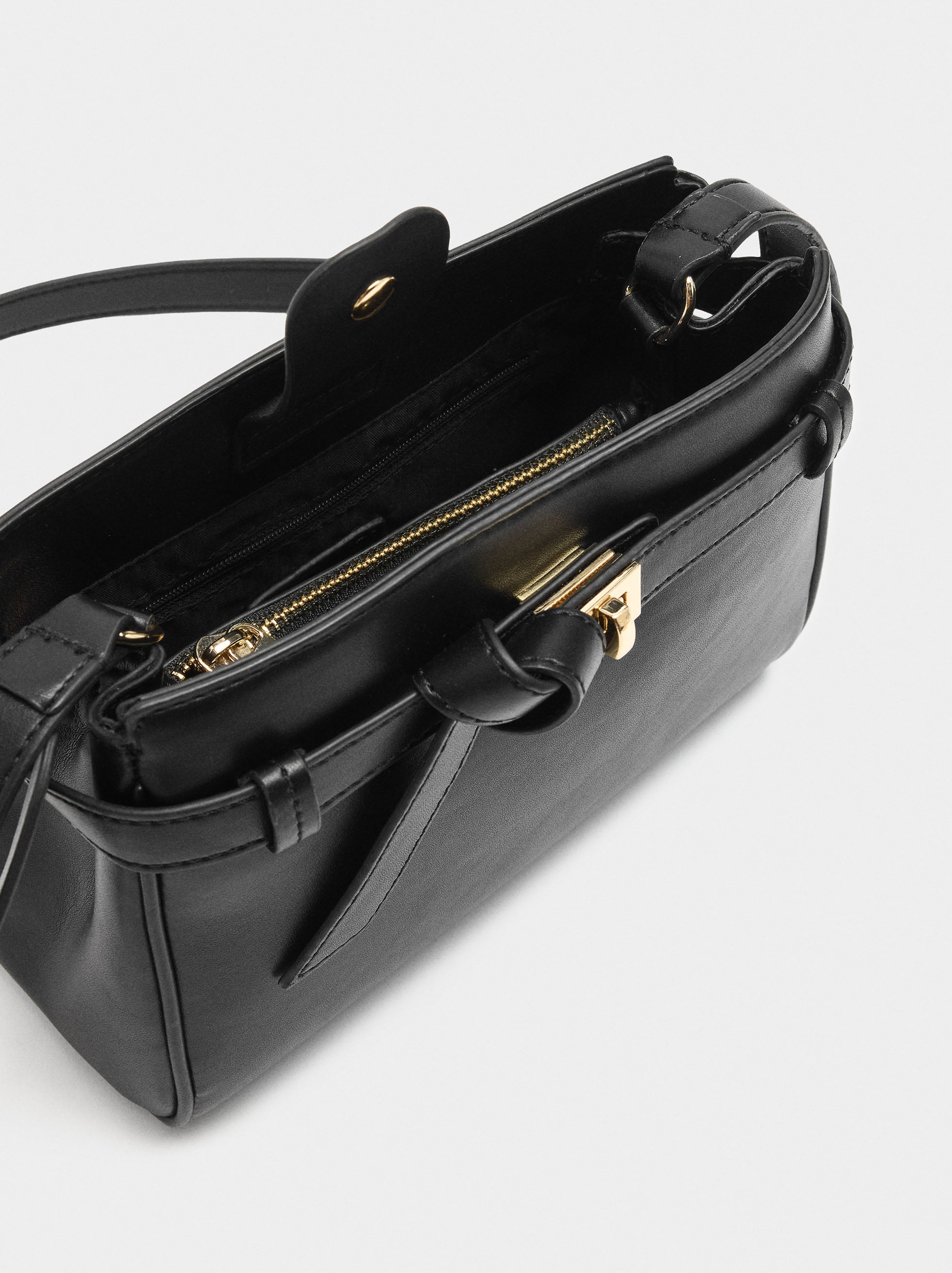 Bolso Bandolera Con Detalle De Cinturón