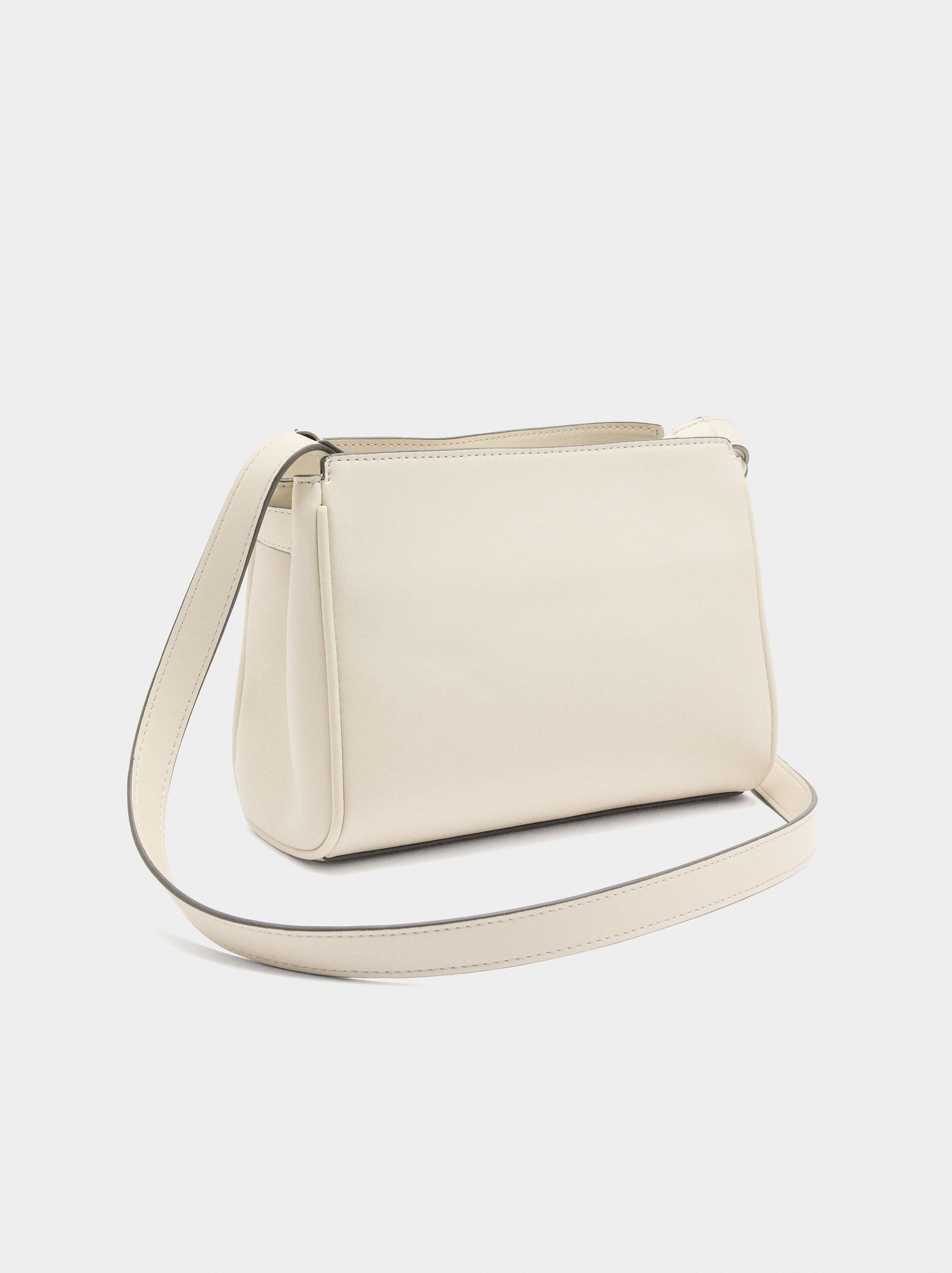 Bolso Bandolera Con Detalle De Cinturón
