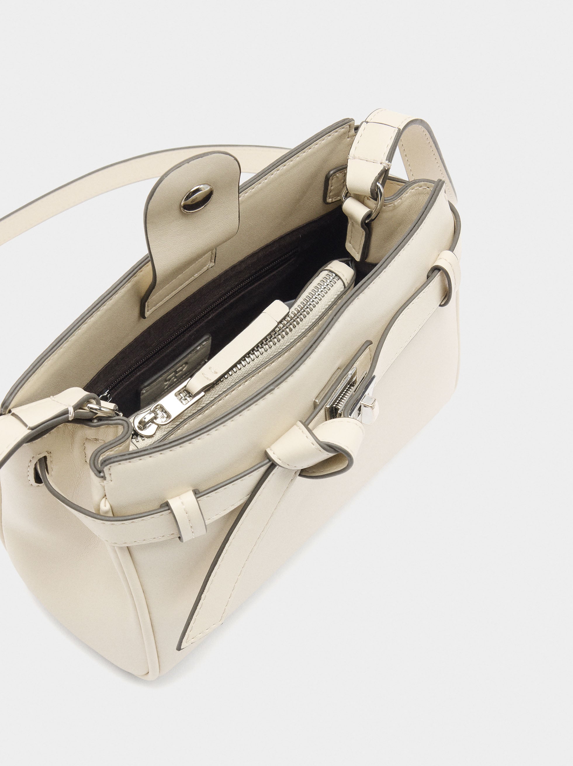 Bolso Bandolera Con Detalle De Cinturón