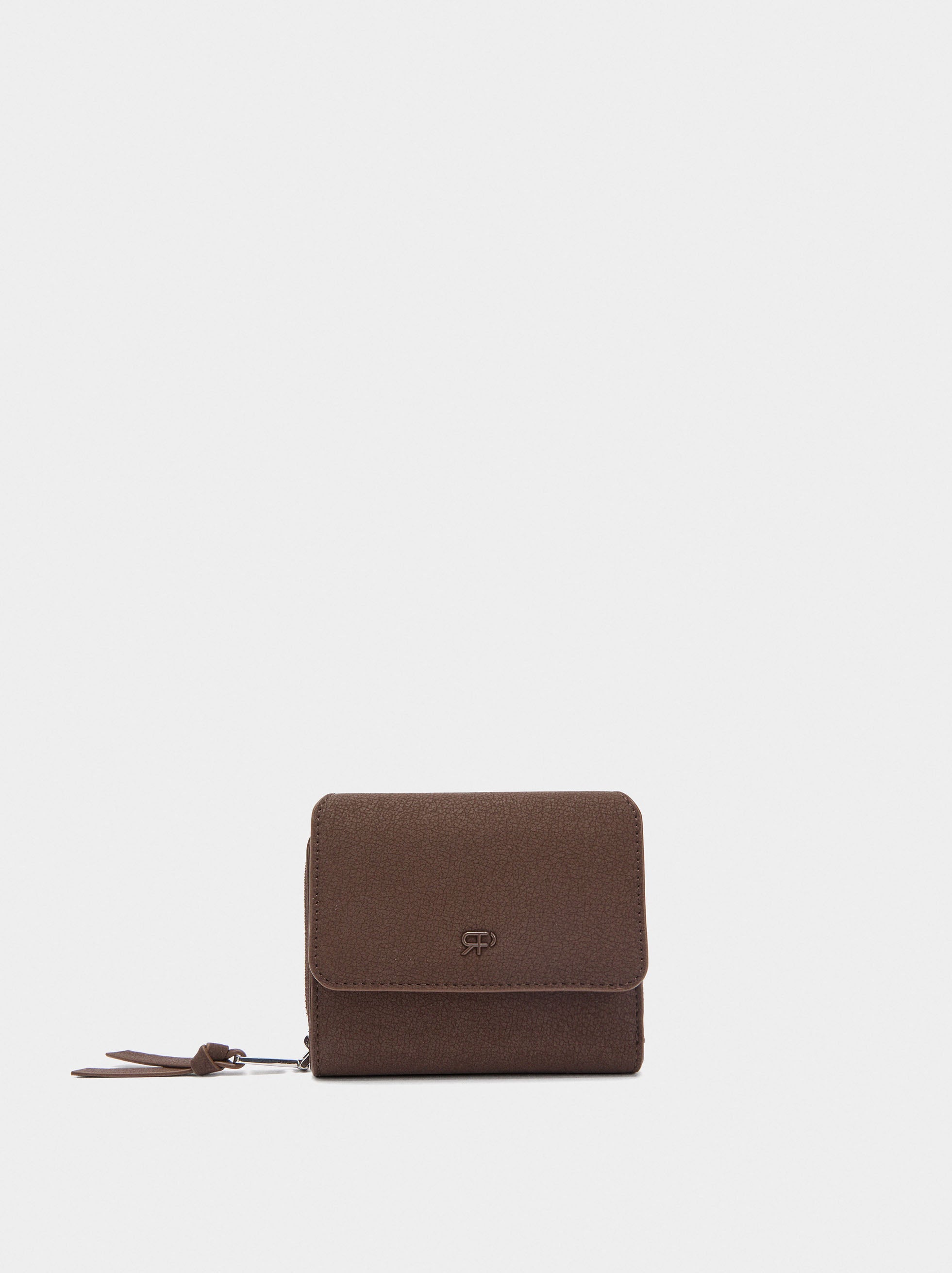Cartera Con Textura Y Solapa