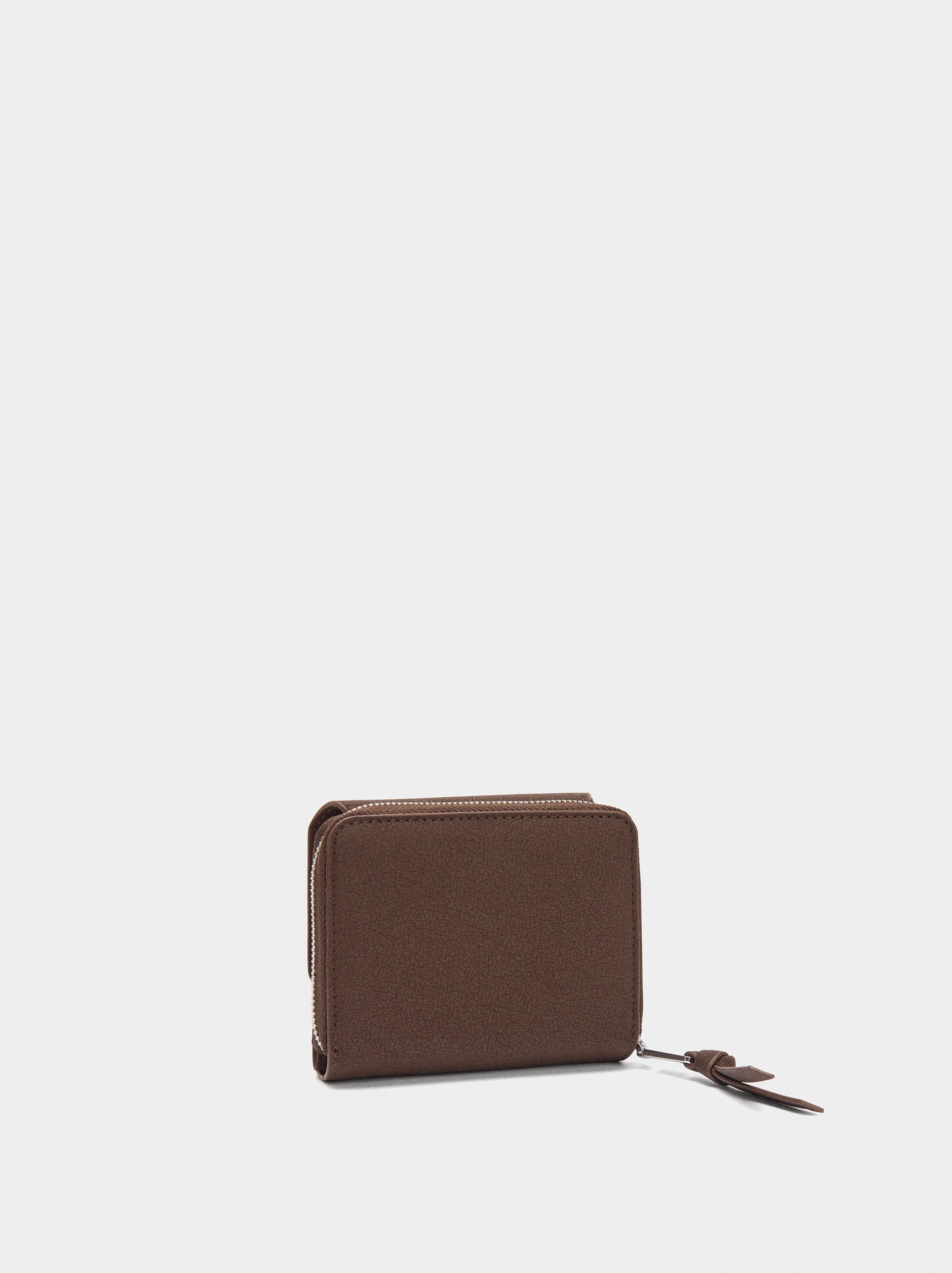 Cartera Con Textura Y Solapa