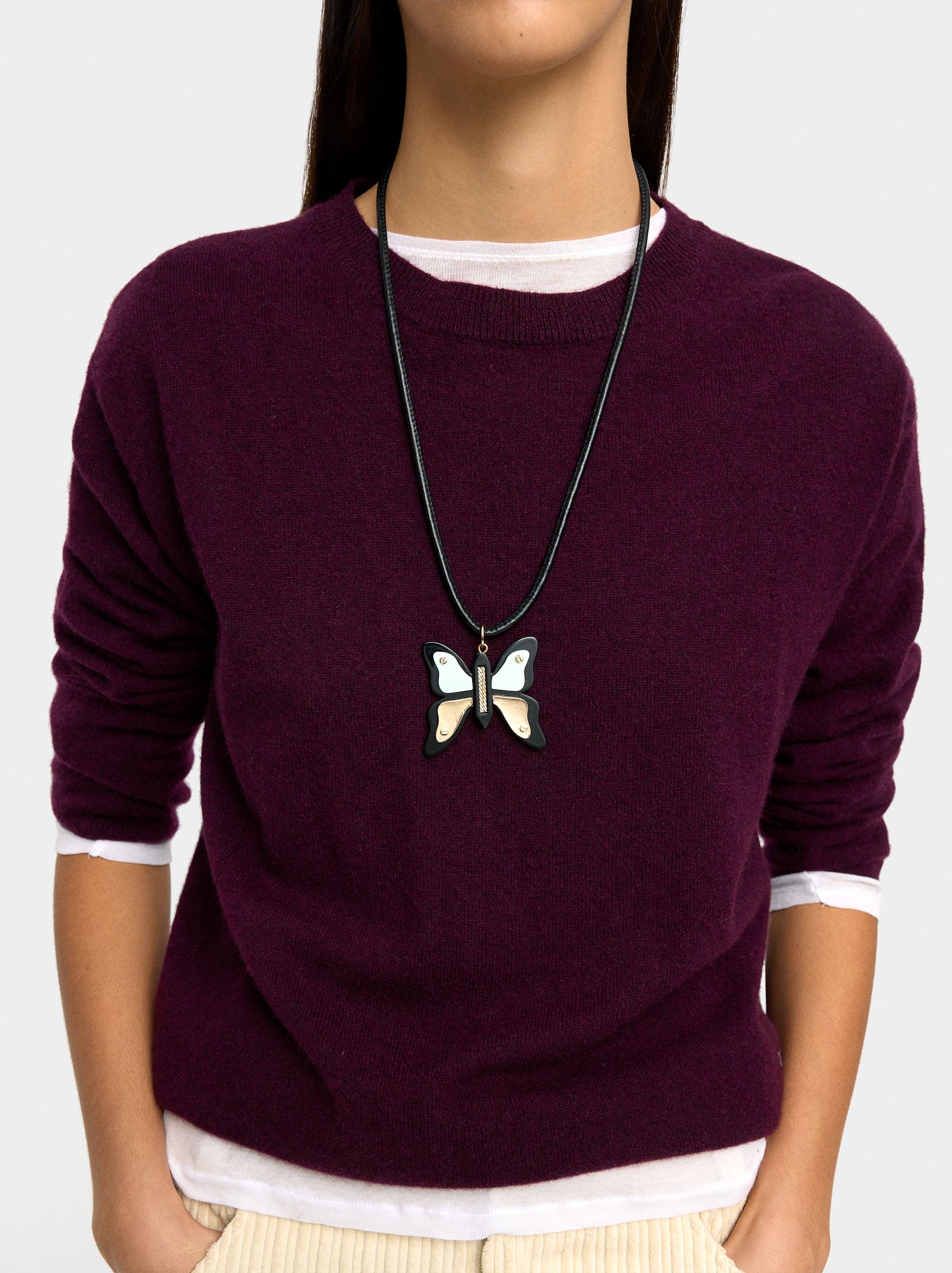Collar De Cordón Con Colgante De Mariposa