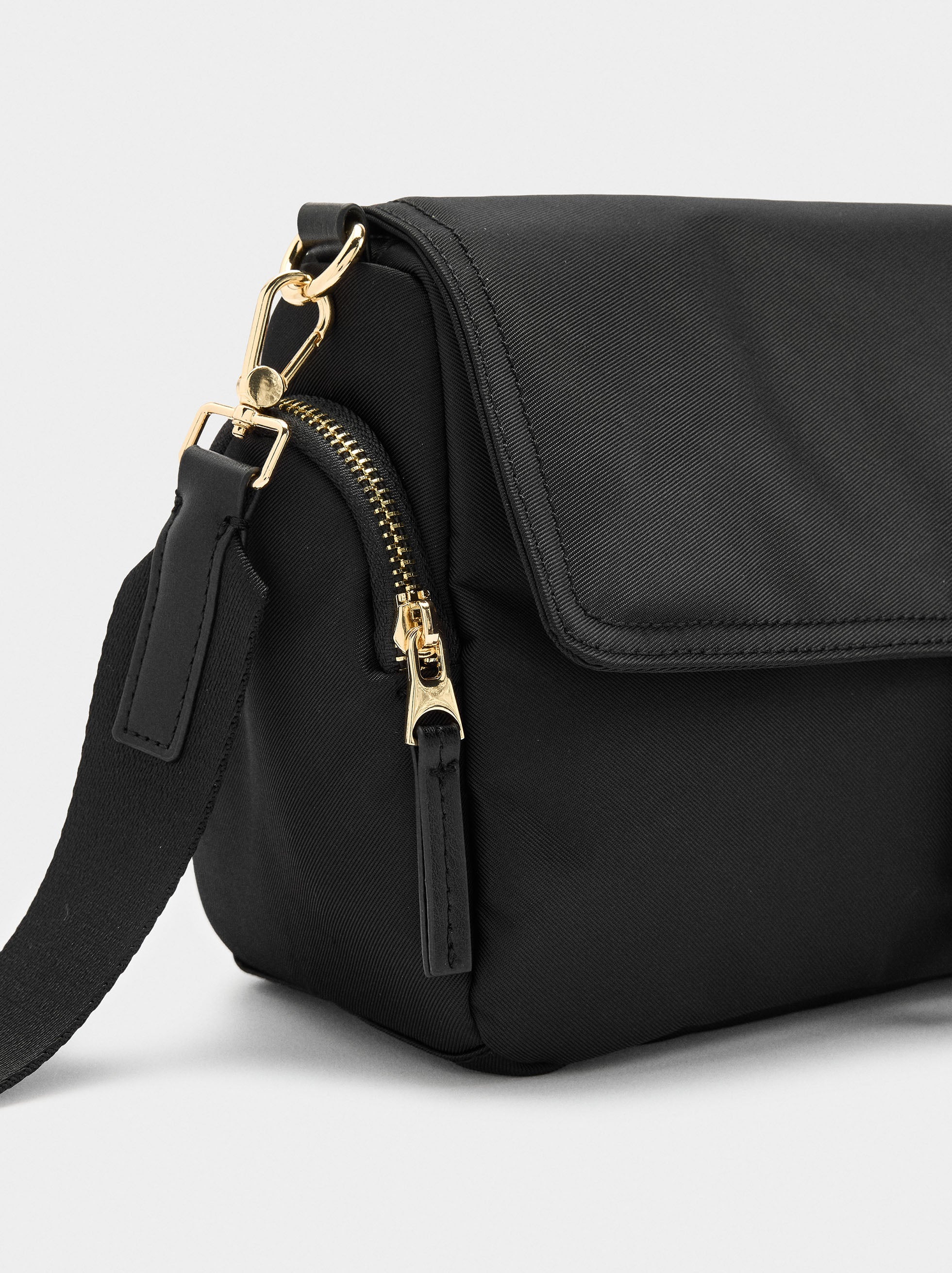 Bolso Bandolera De Nylon Con Solapa