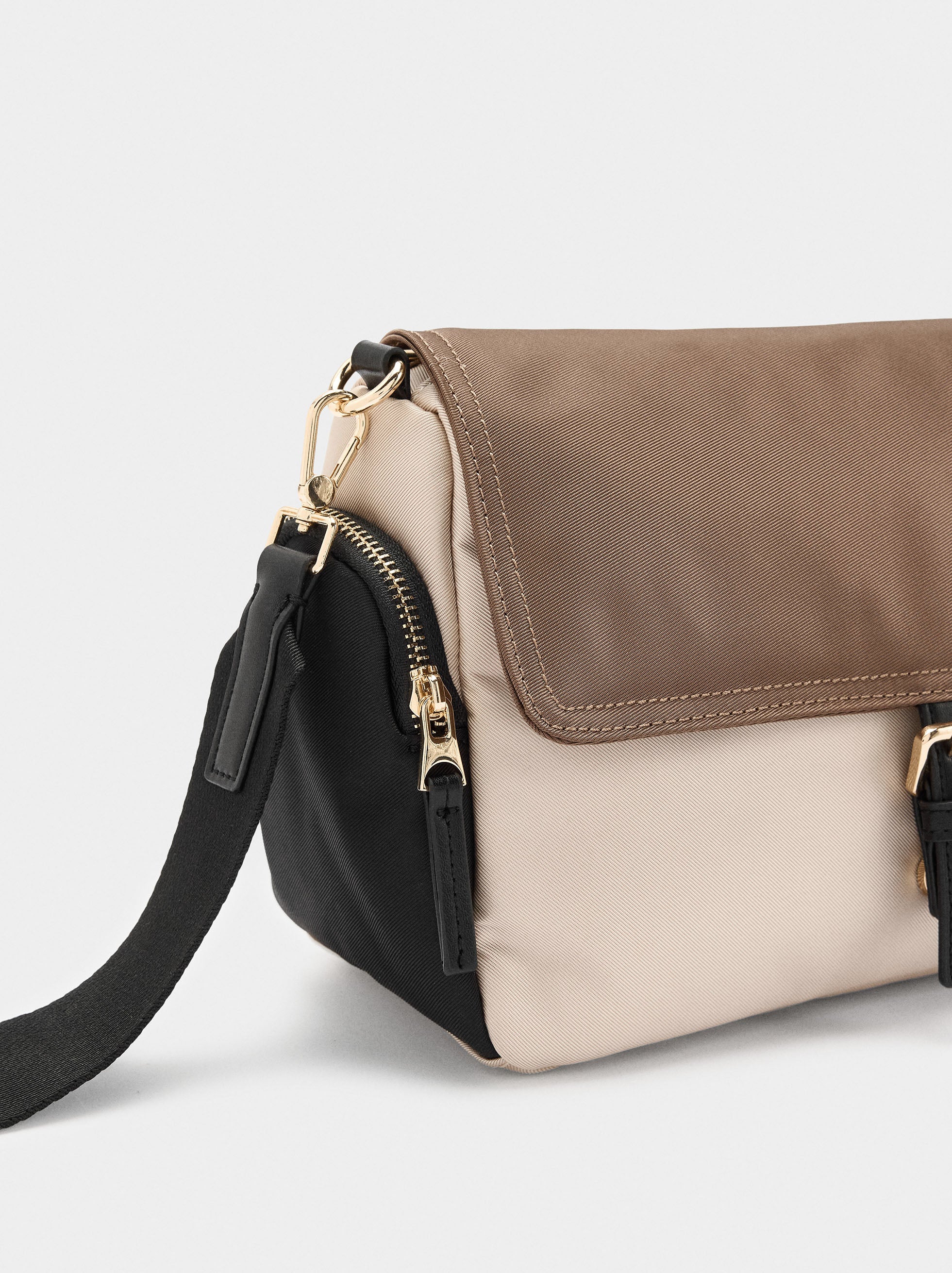 Bolso Bandolera De Nylon Con Solapa