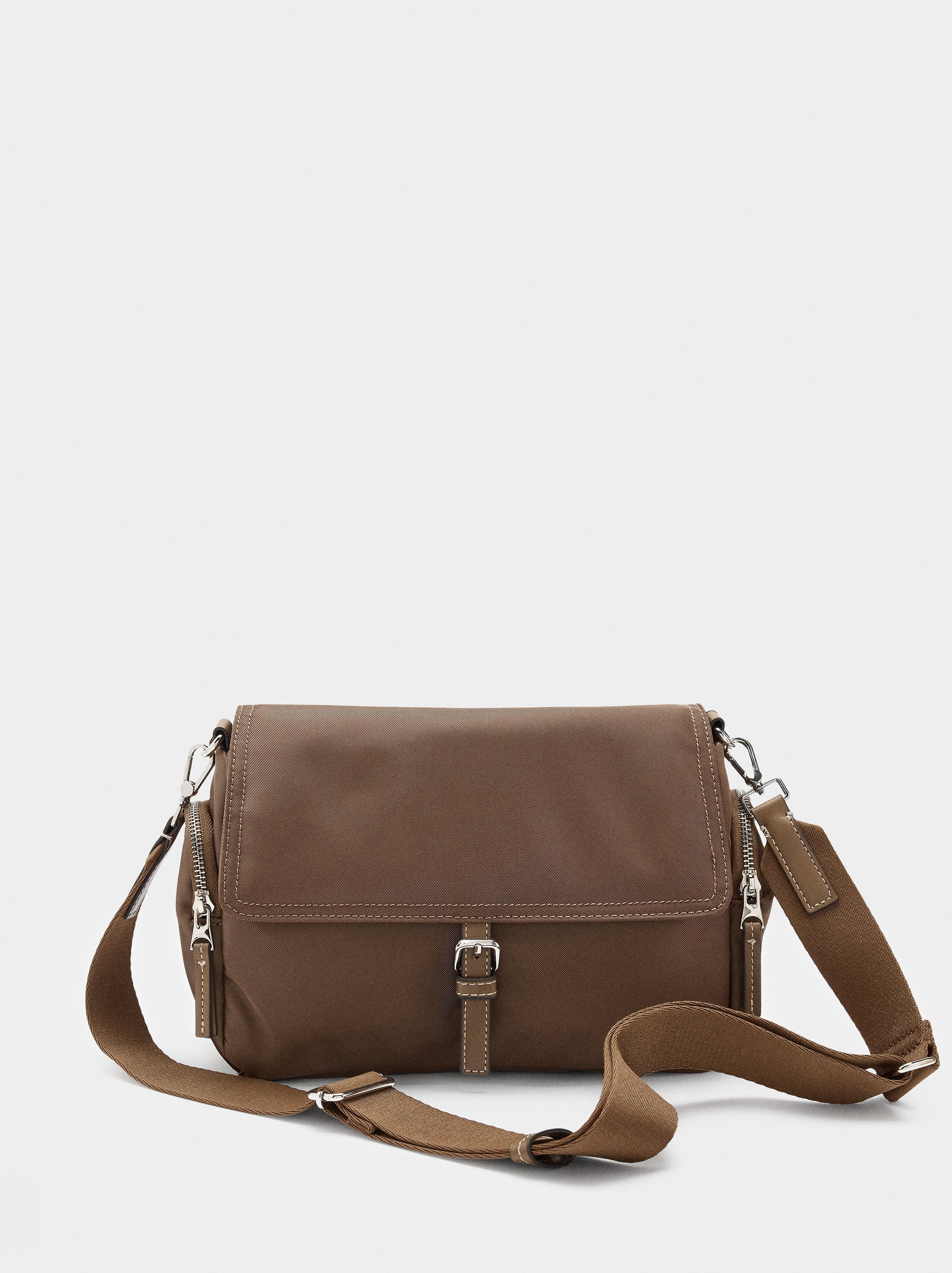Bolso Bandolera De Nylon Con Solapa