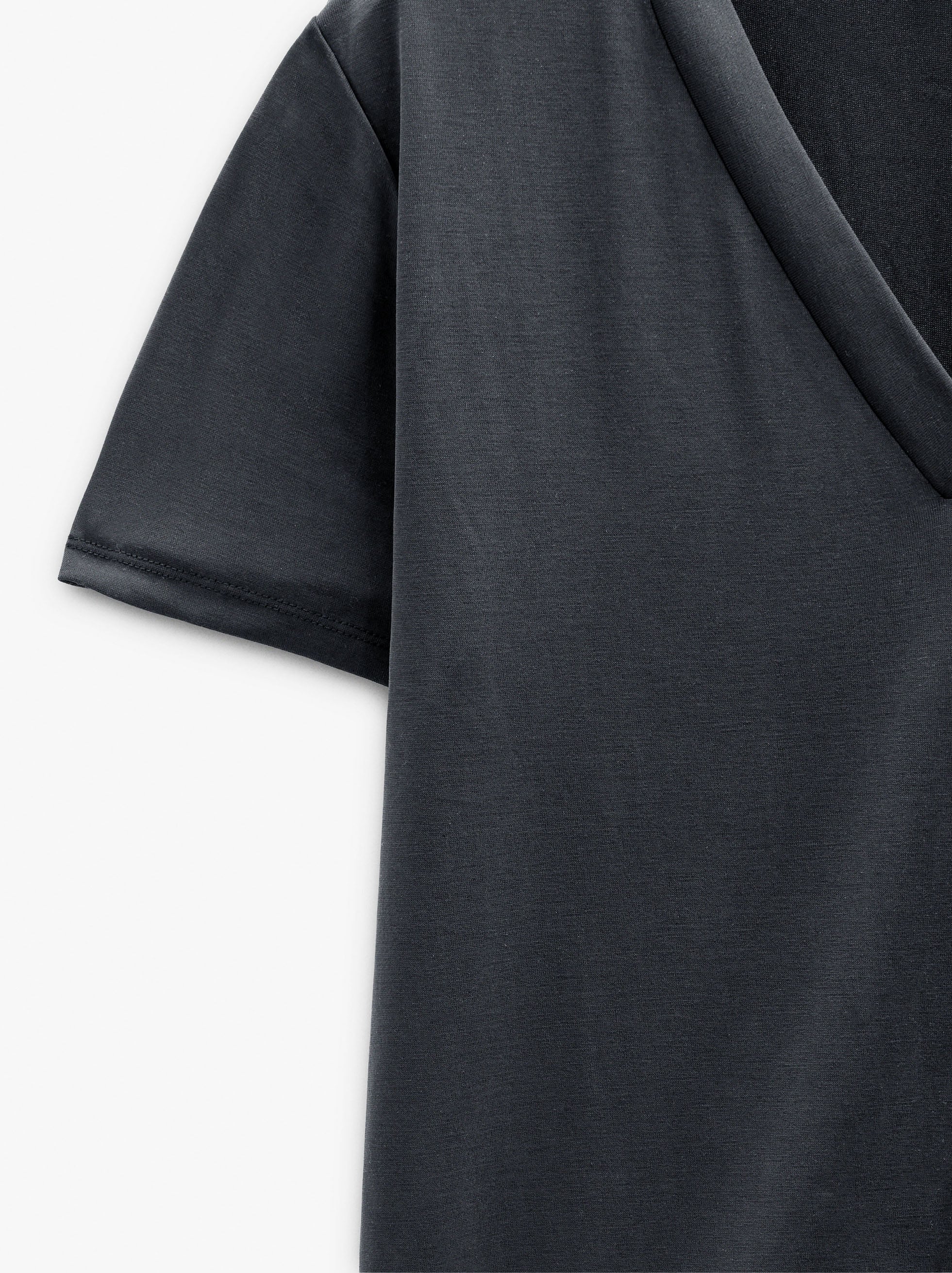 Camiseta Básica Con Escote En Pico