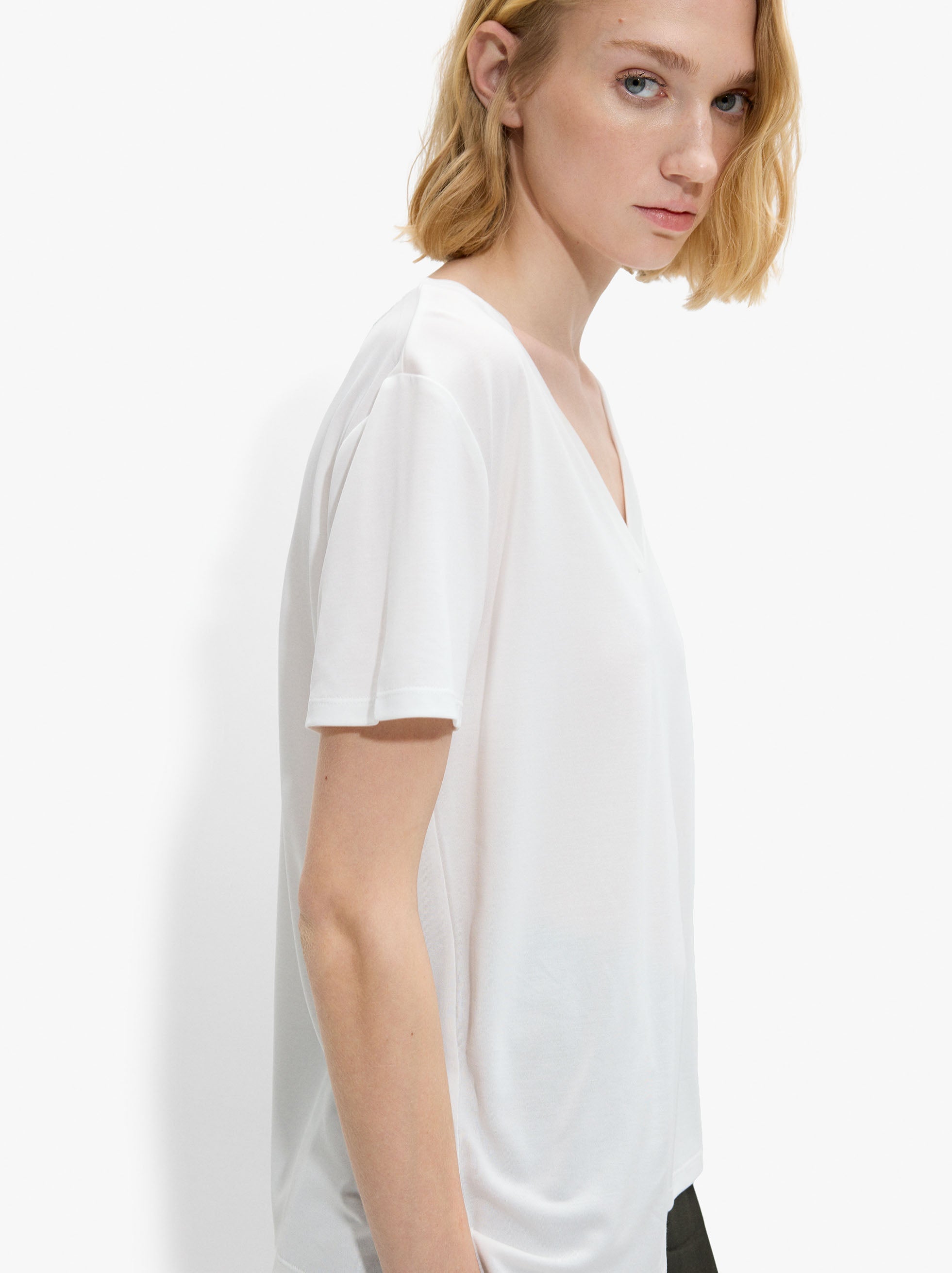 Camiseta Básica Con Escote En Pico