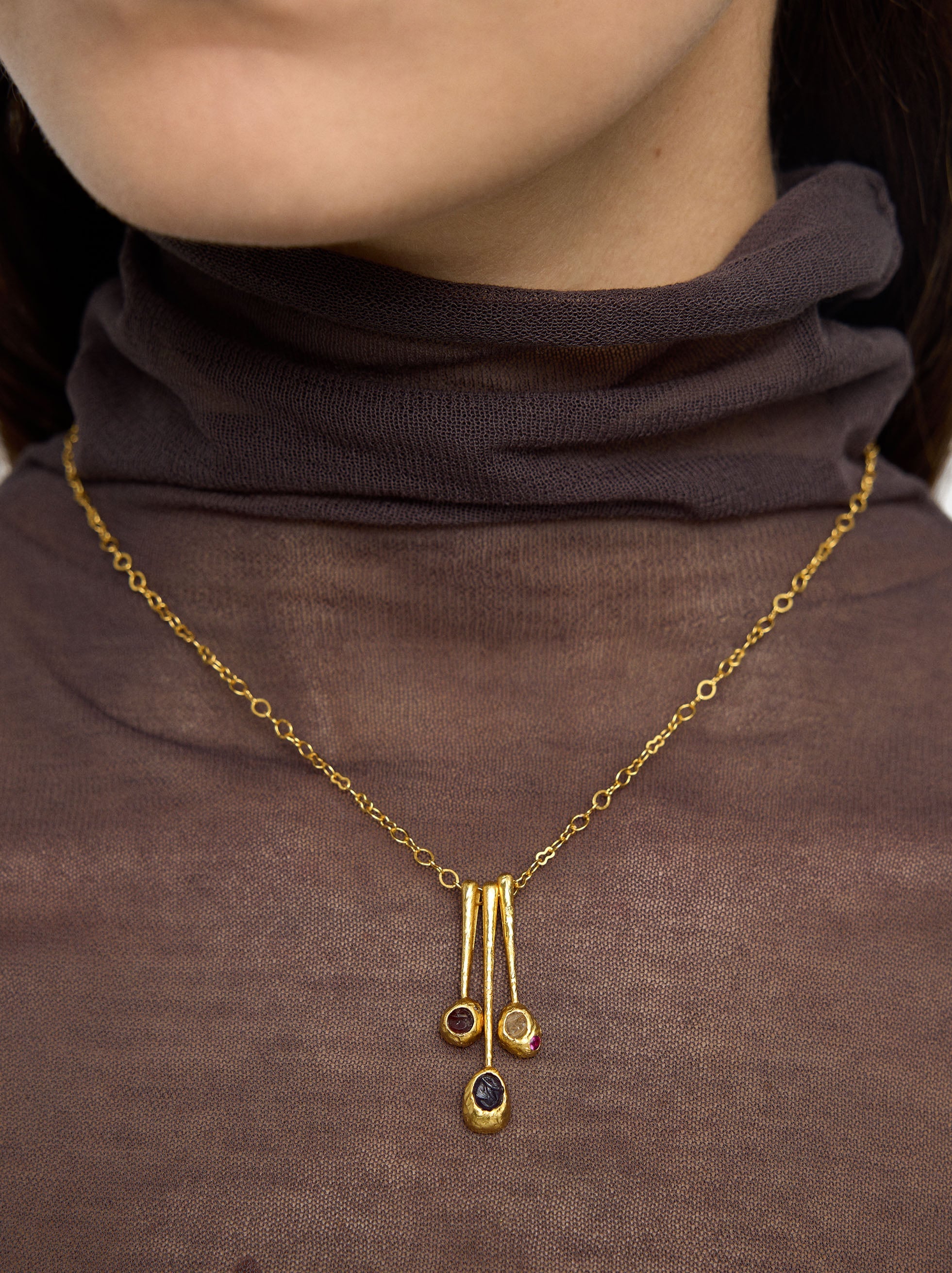 Collar Con Colgantes De Barras Con Piedras - Baño De Oro 18k