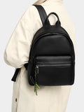 Mochila Básica Con Colgante