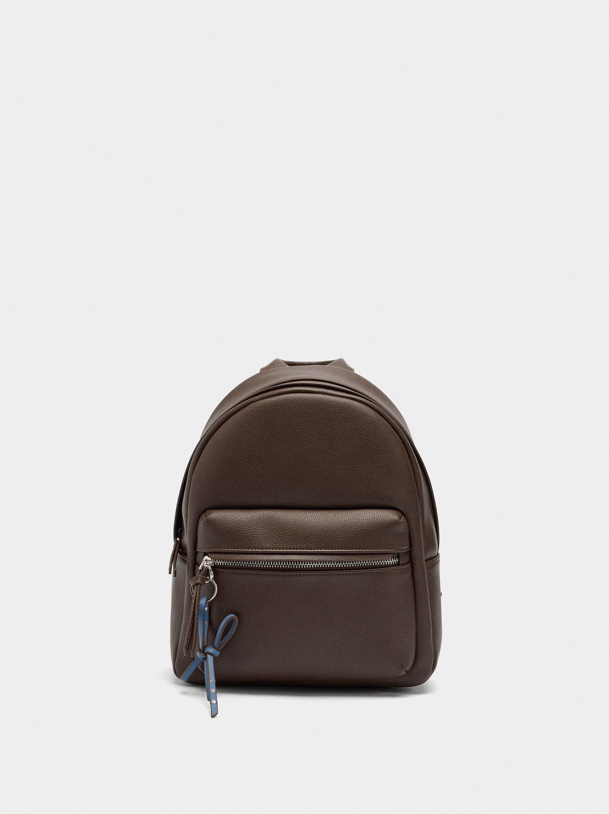 Mochila Básica Con Colgante