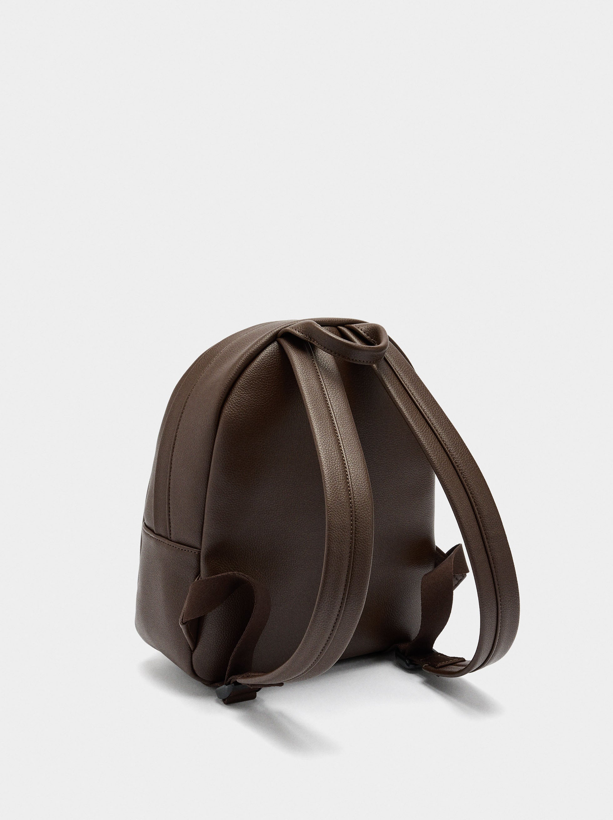 Mochila Básica Con Colgante