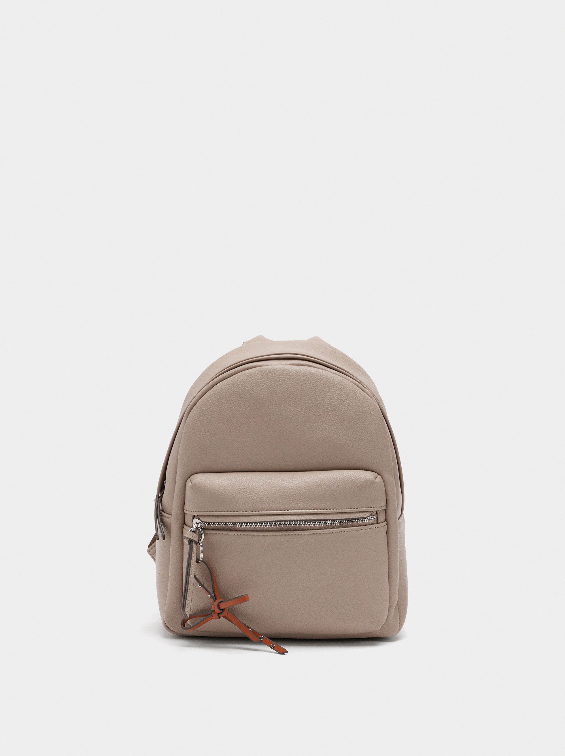 Mochila Básica Con Colgante