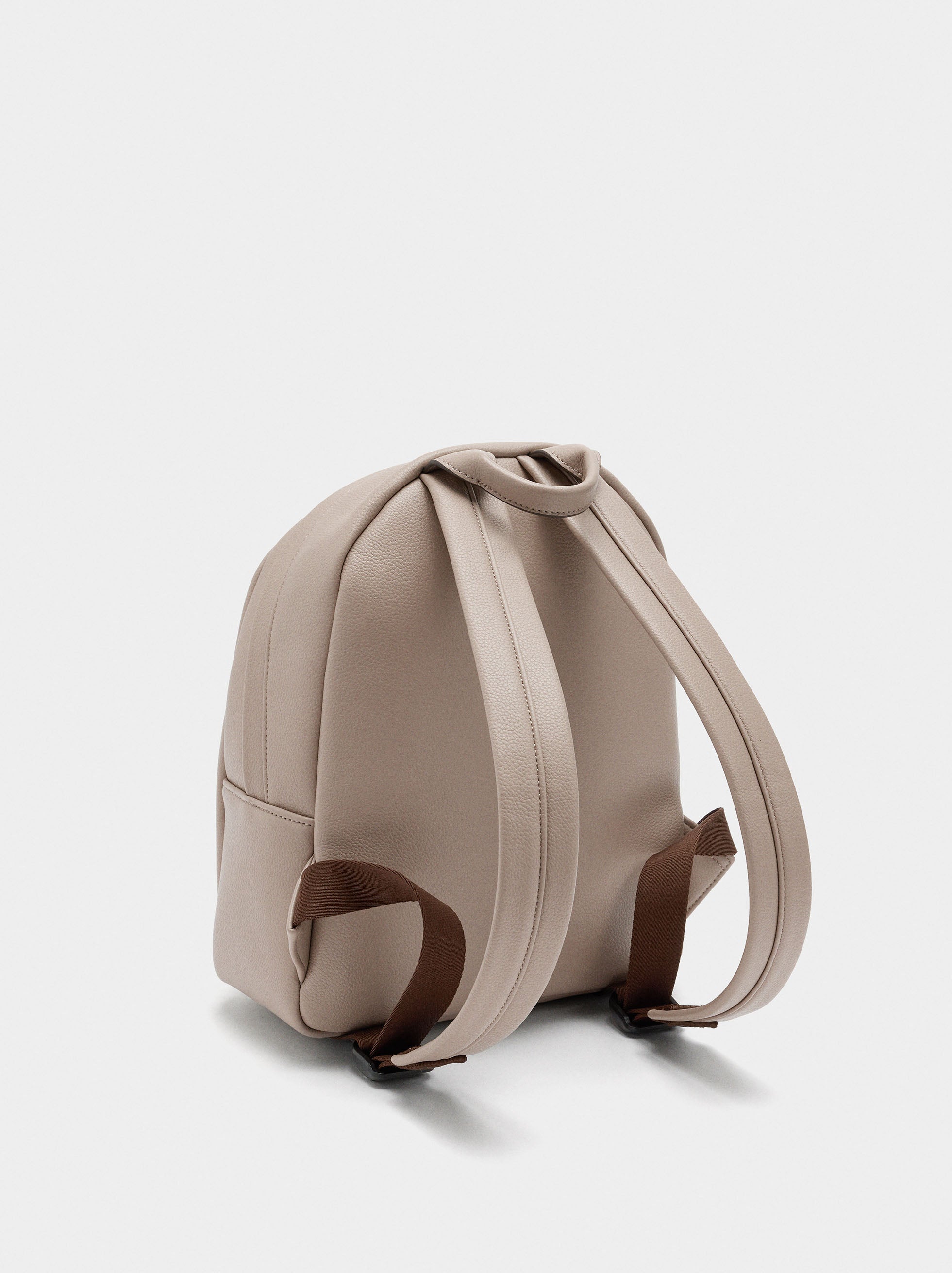 Mochila Básica Con Colgante