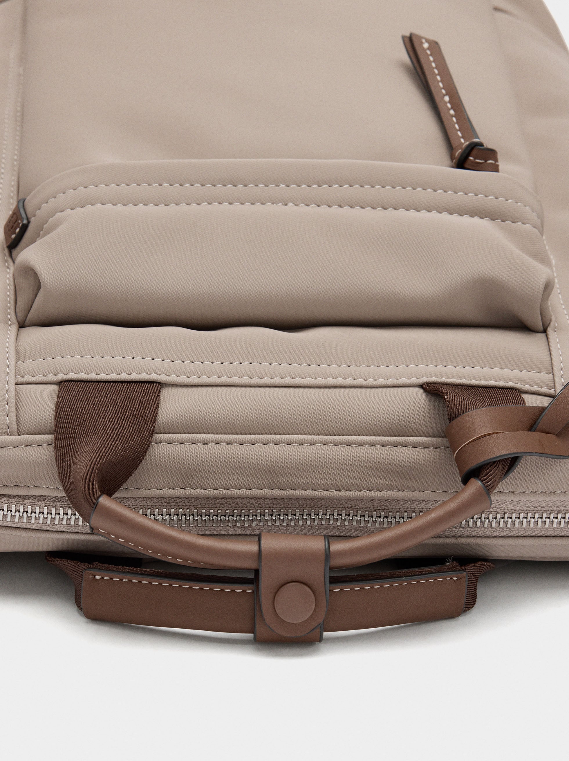 Mochila Para Portátil De 14" Con Colgante