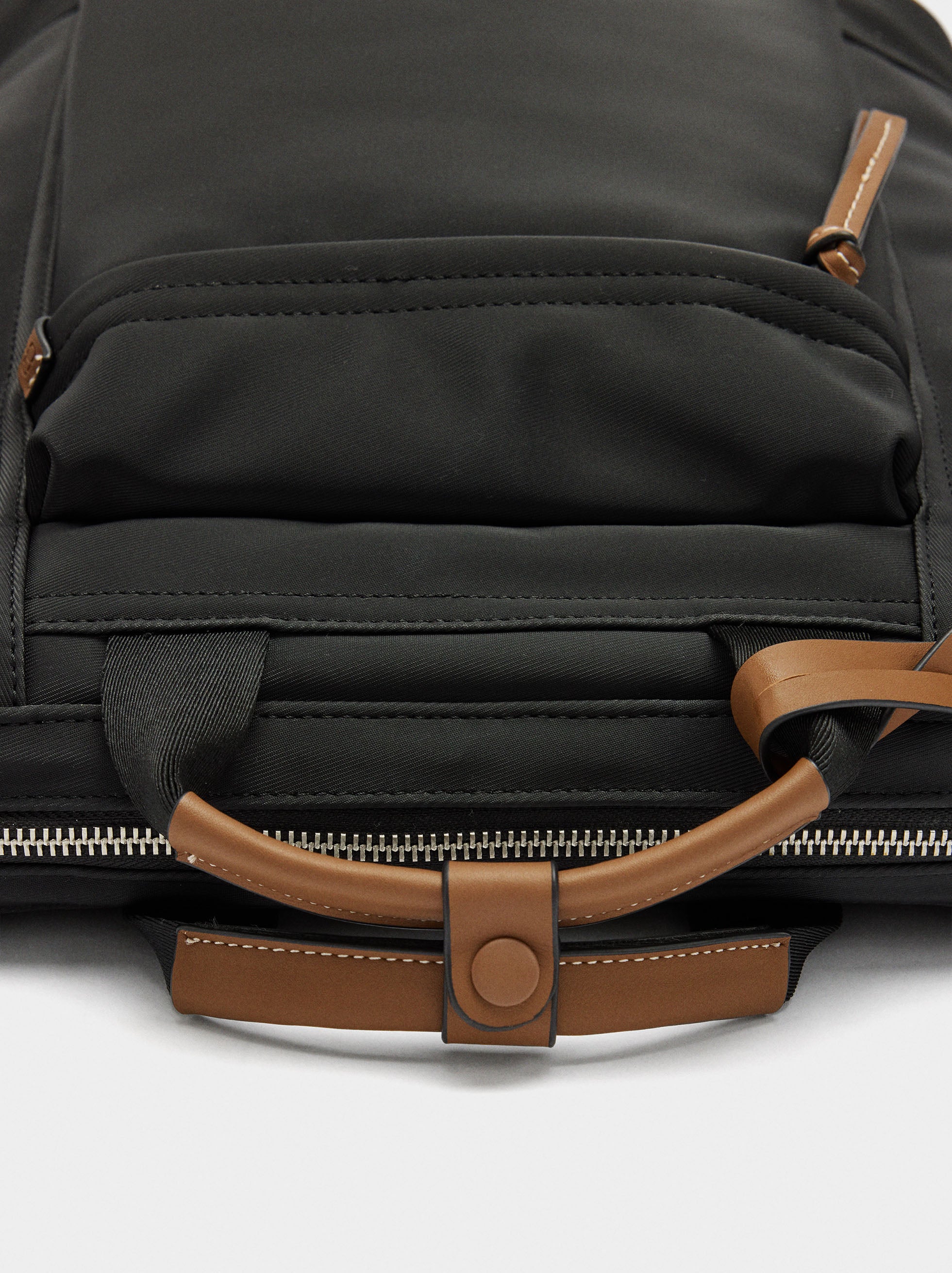 Mochila Para Portátil De 14" Con Colgante