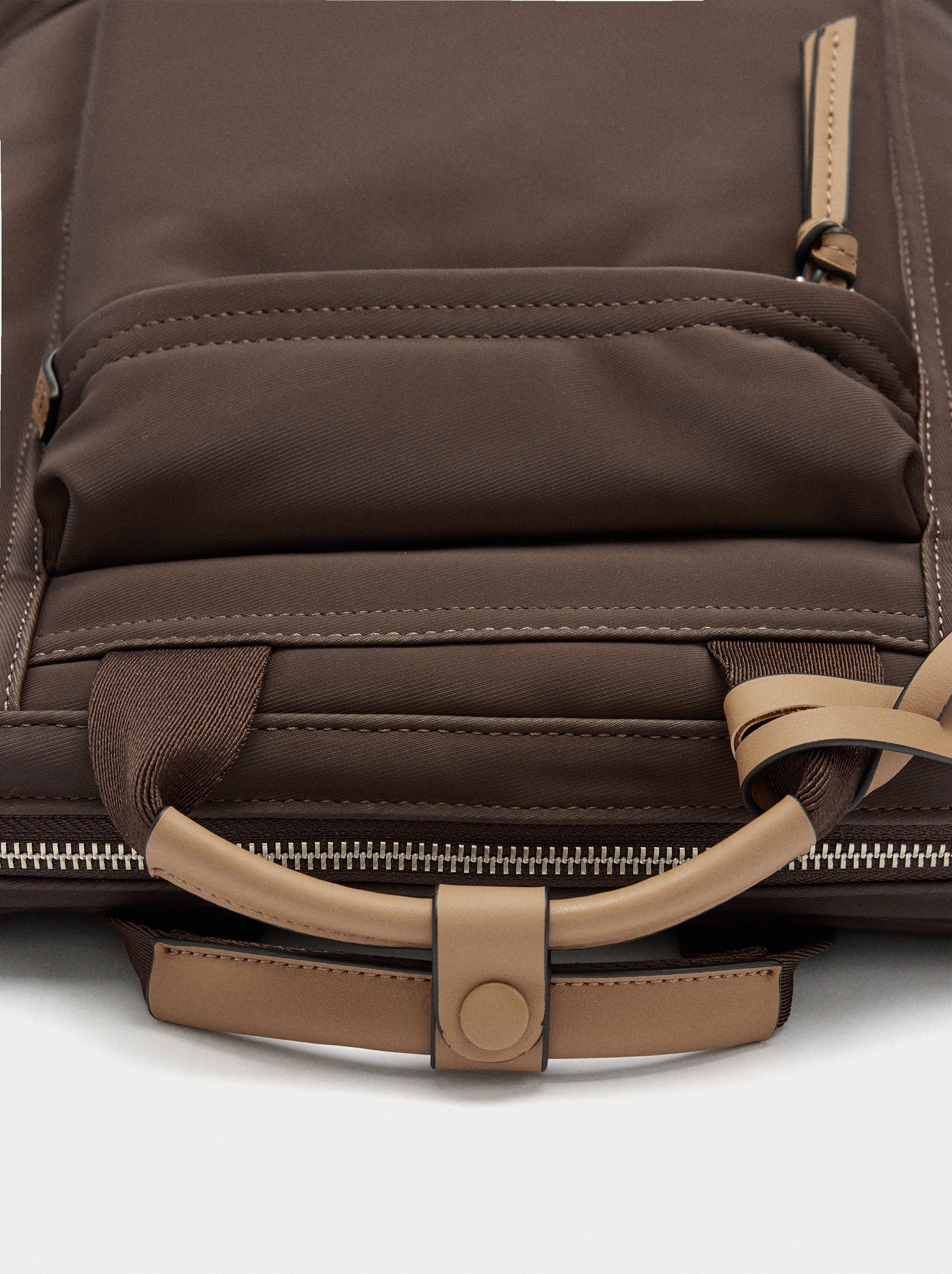 Mochila Para Portátil De 14" Con Colgante