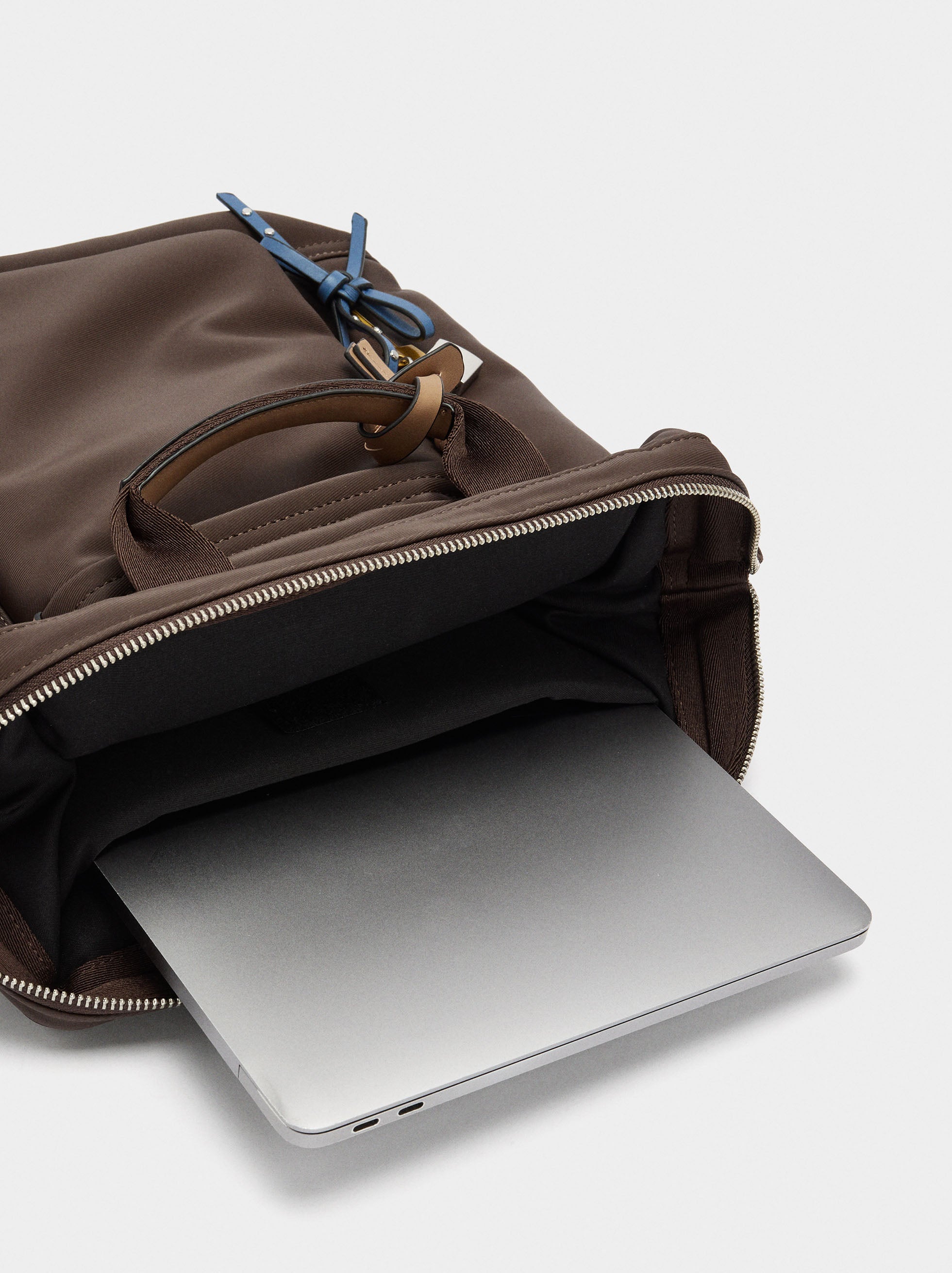 Mochila Para Portátil De 14" Con Colgante