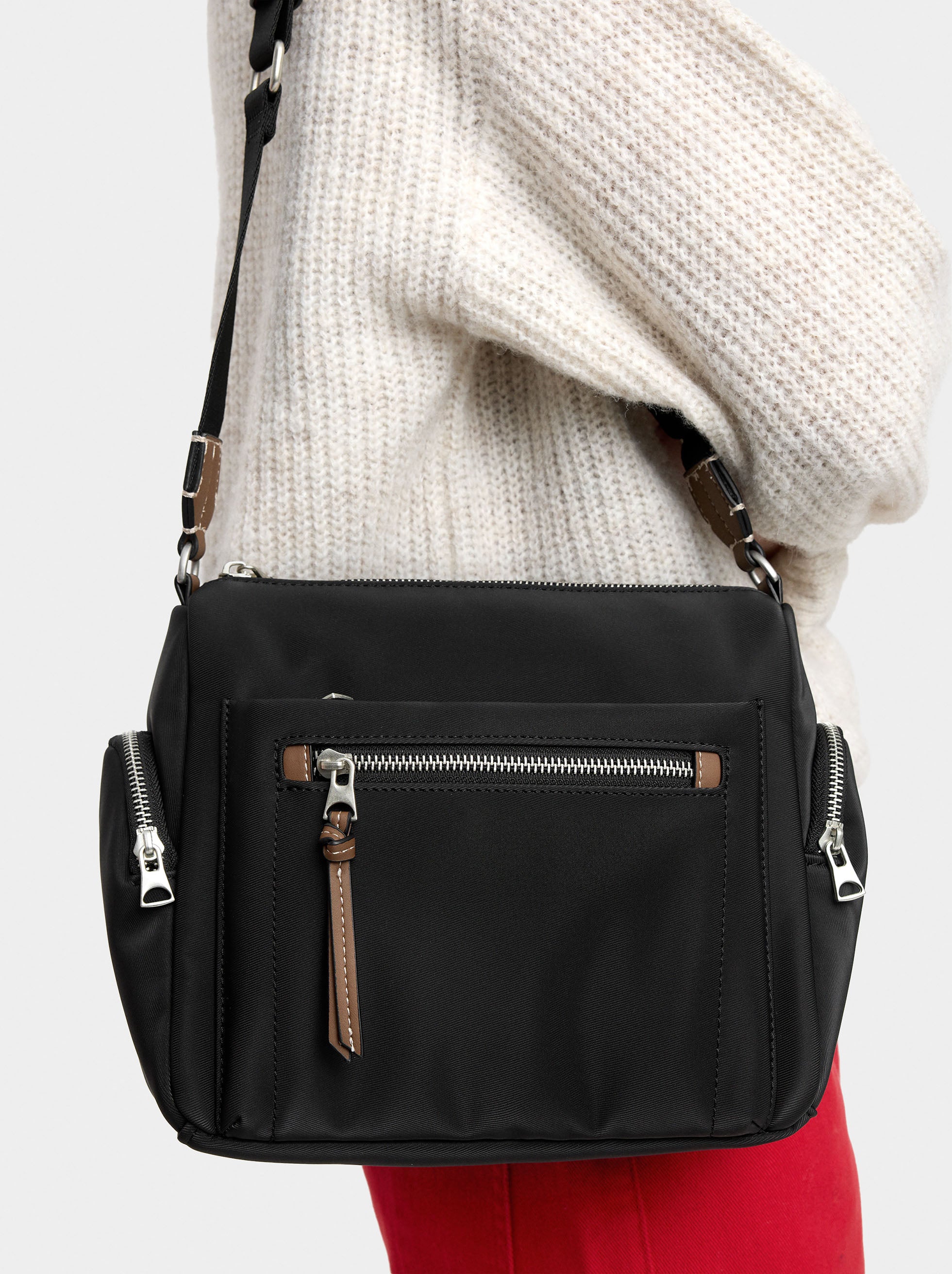 Bolso Bandolera Con Bolsos Exteriores