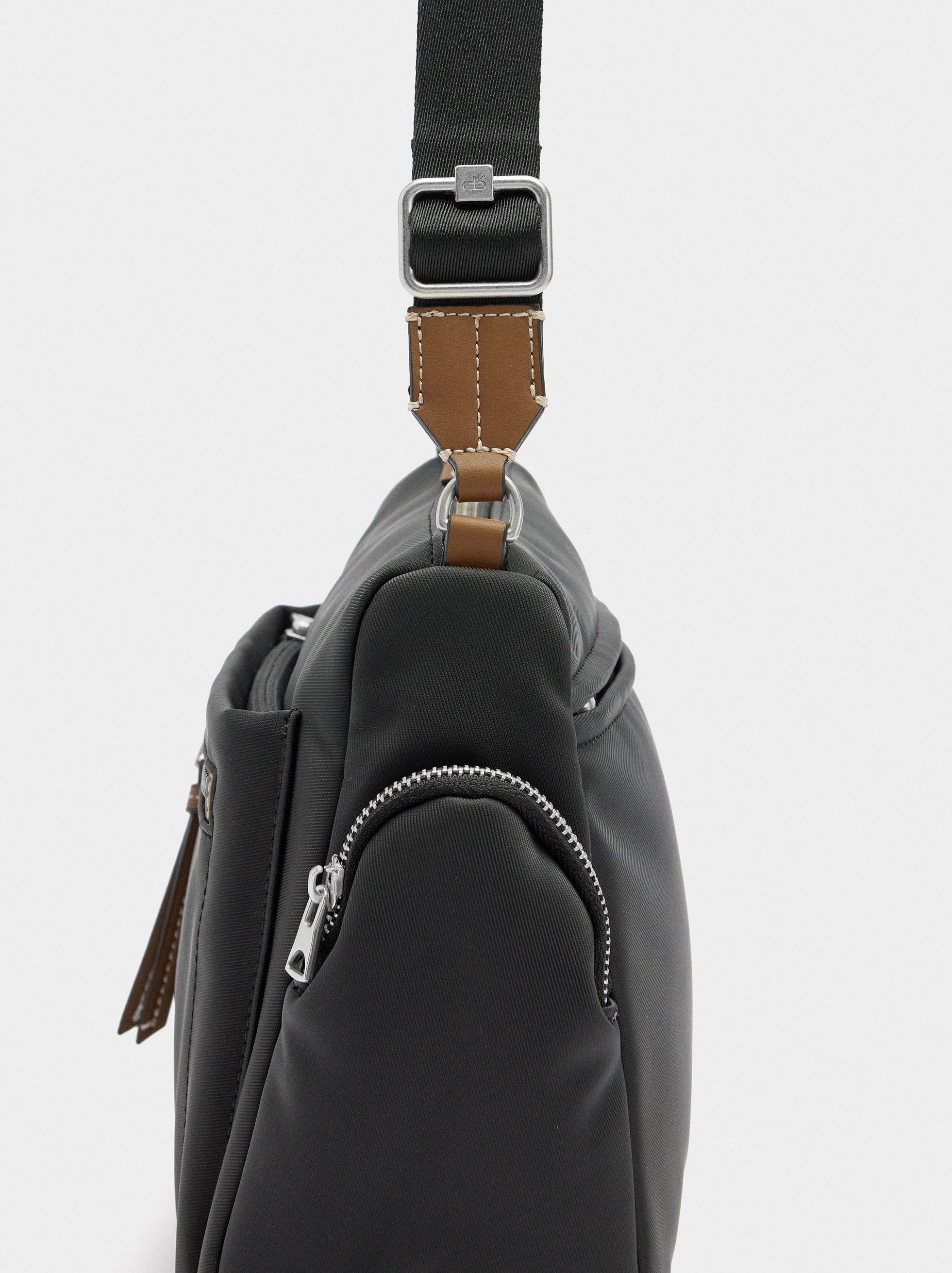 Bolso Bandolera Con Bolsos Exteriores