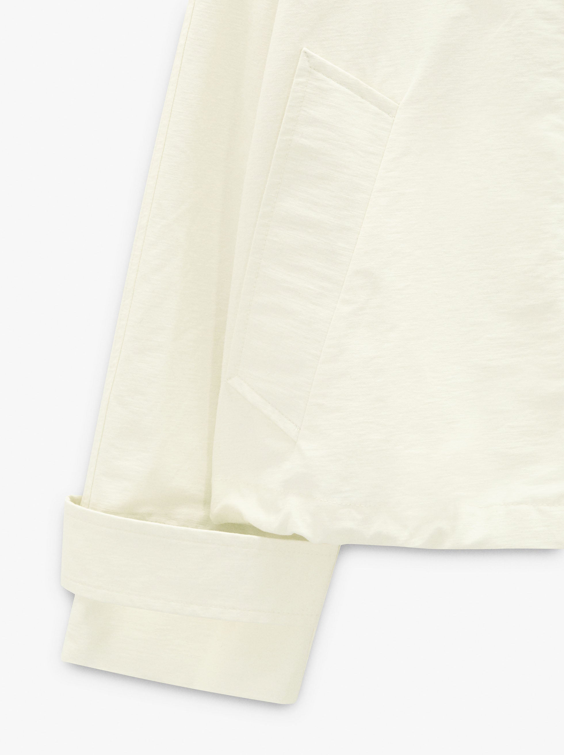 Chaqueta Con Capucha Y Cuello Alto