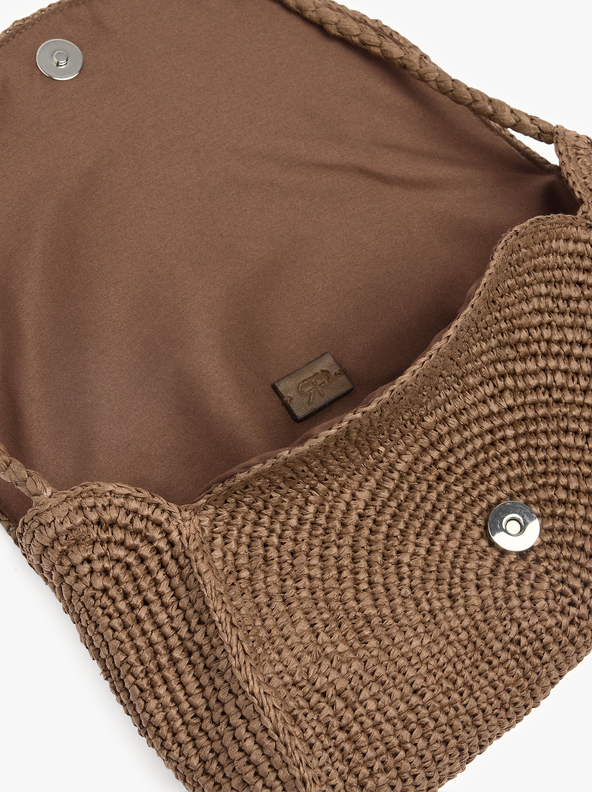 Bolso Bandolera Efecto Rafia Con Solapa