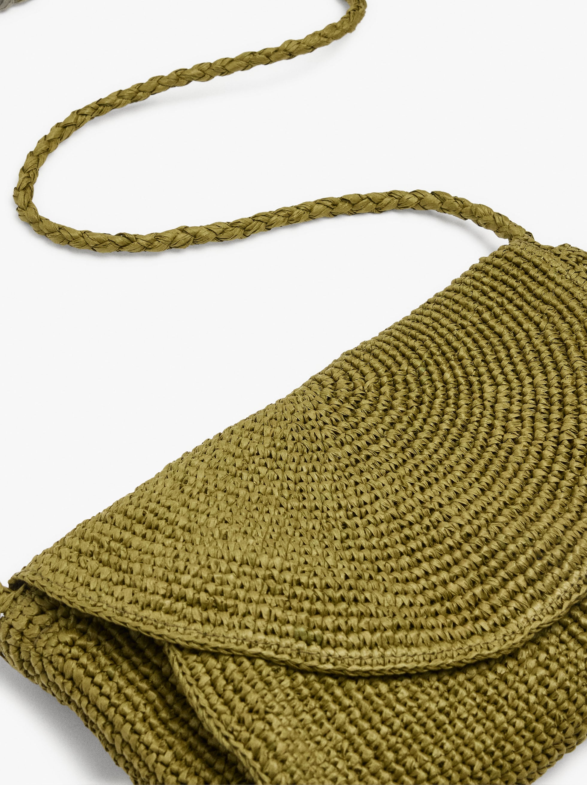 Bolso Bandolera Efecto Rafia Con Solapa