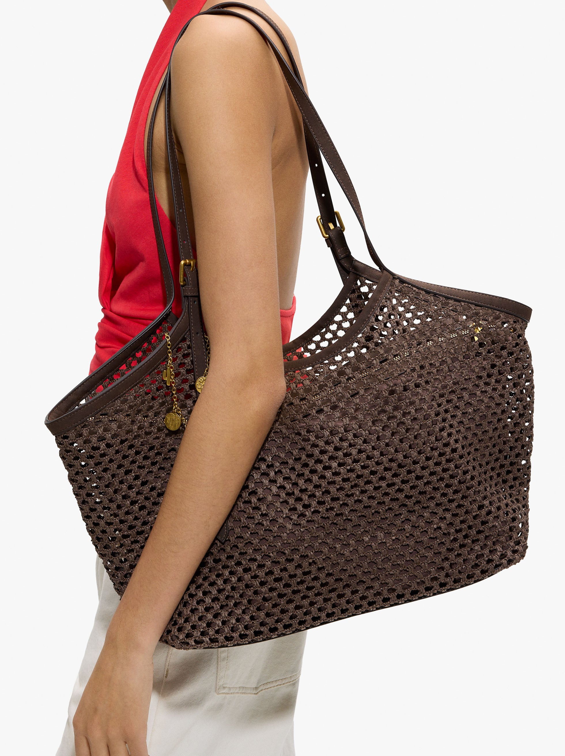 Bolso Shopper Efecto Rafia Con Colgante
