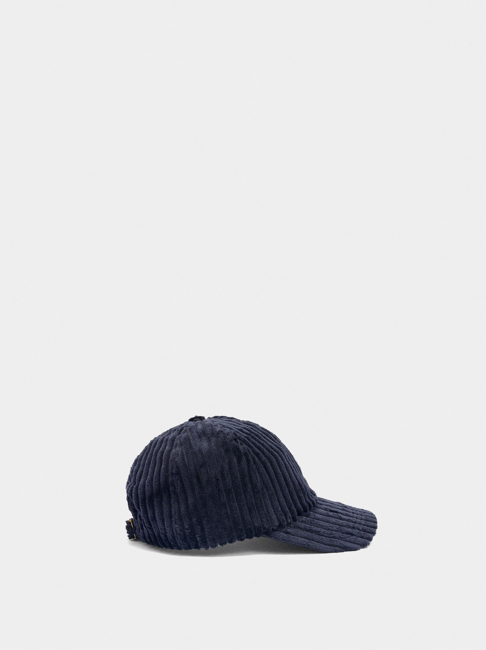 Gorra Canalada De Terciopelo