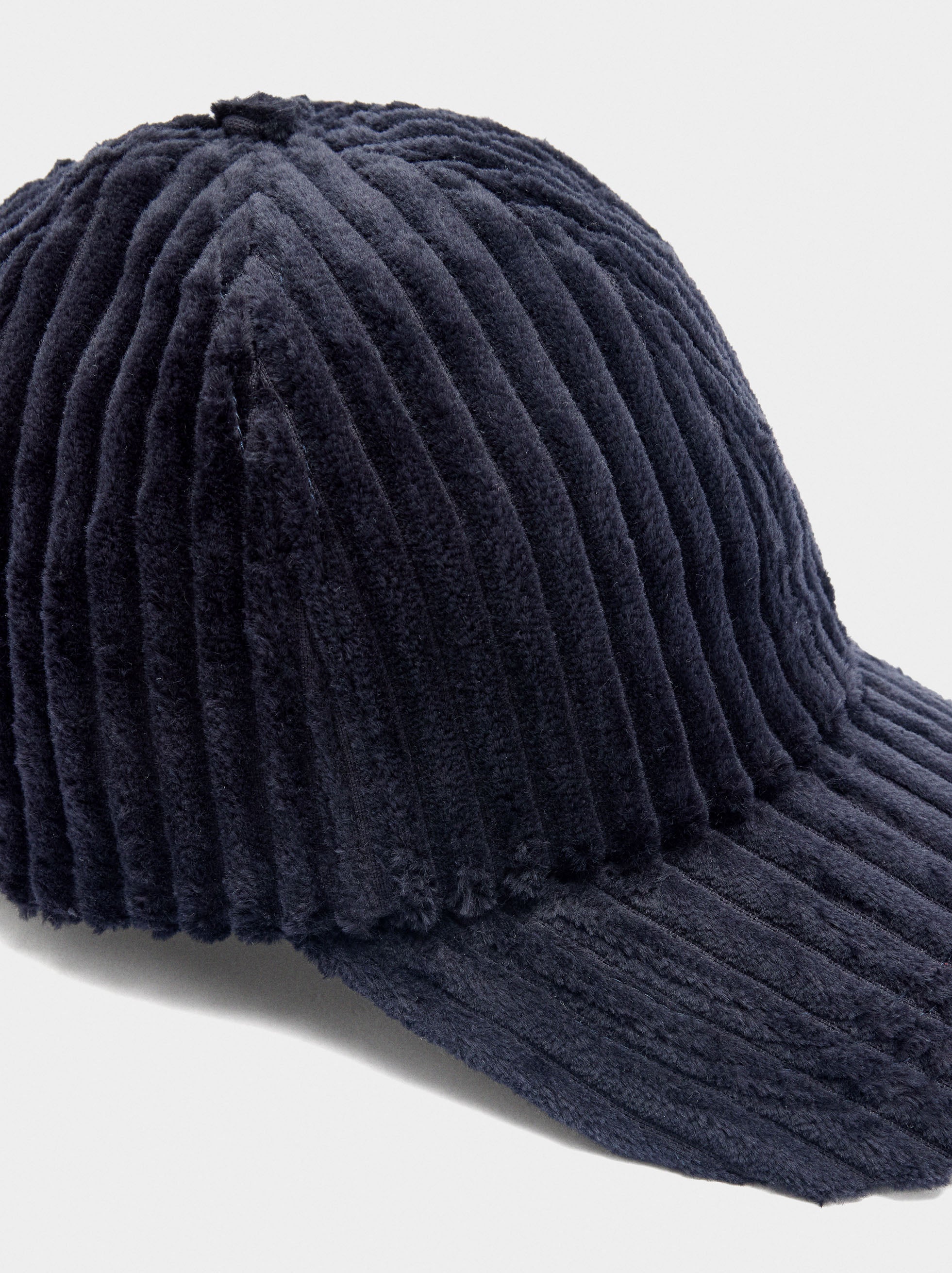 Gorra Canalada De Terciopelo