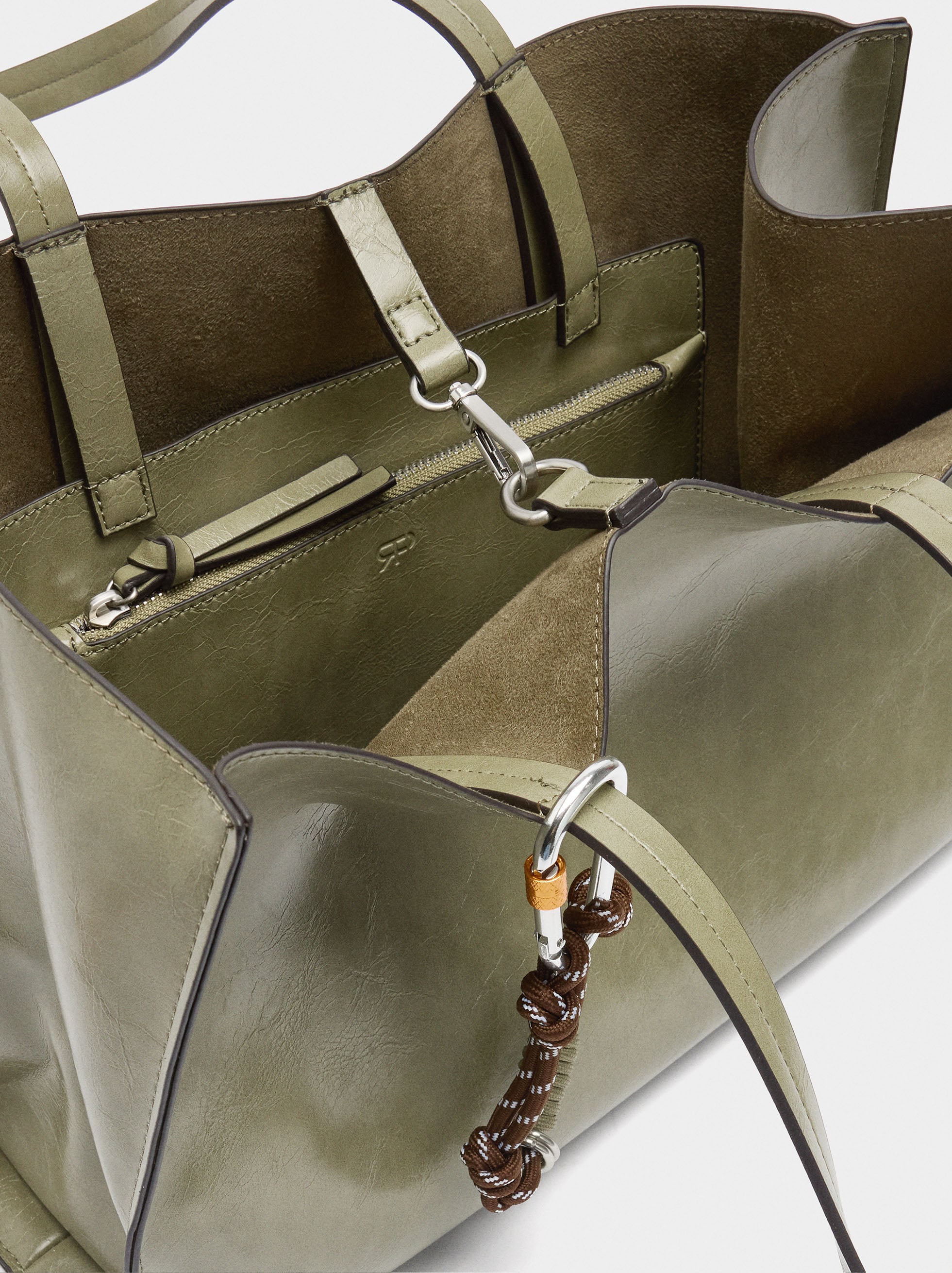 Bolso Shopper Con Colgante