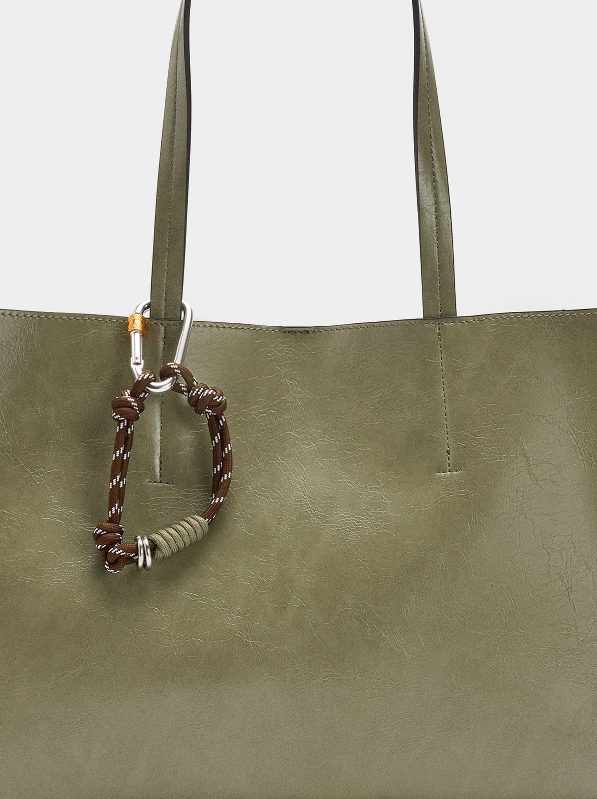 Bolso Shopper Con Colgante