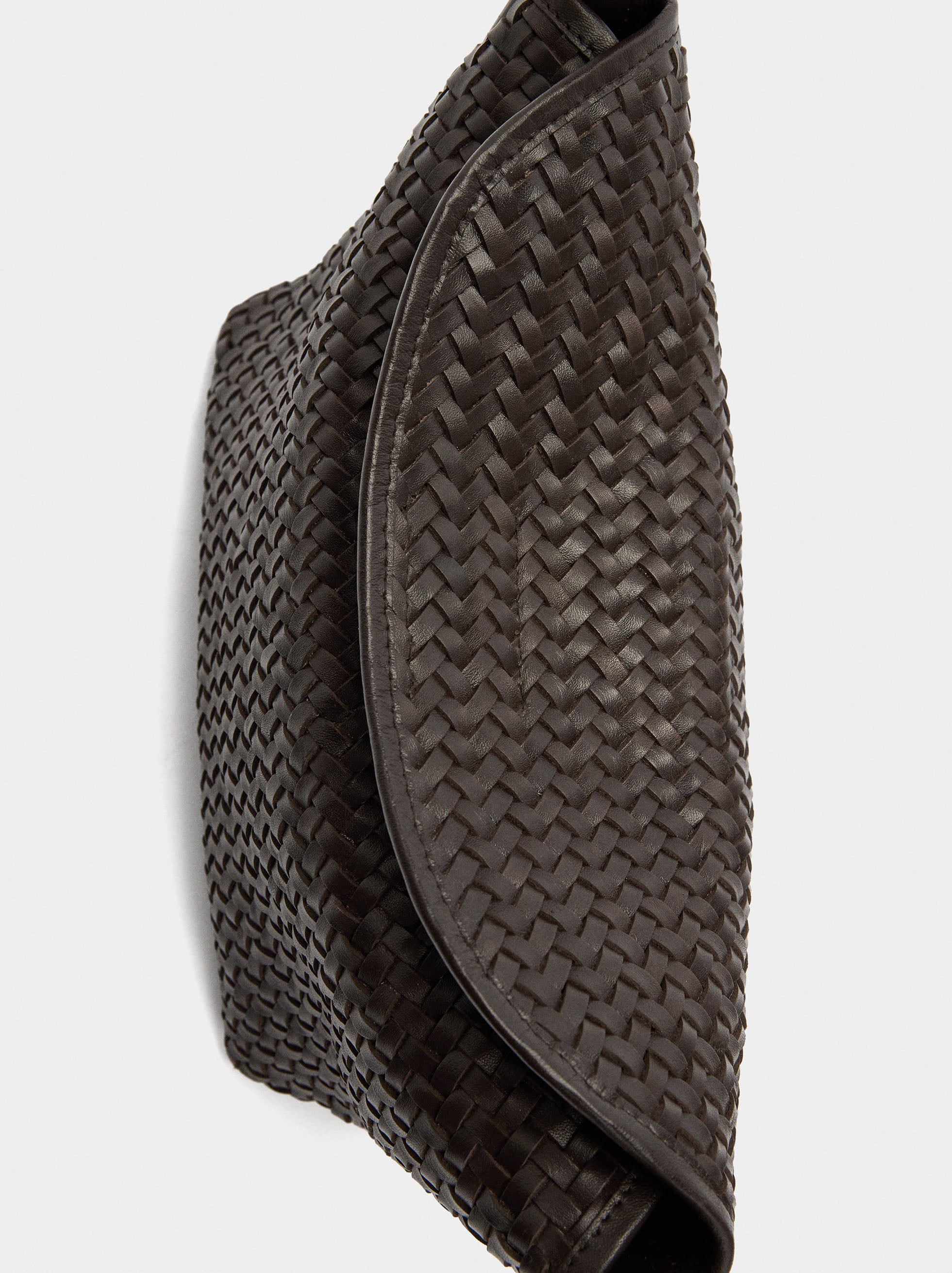 Bolso De Hombro Con Piel Trenzada