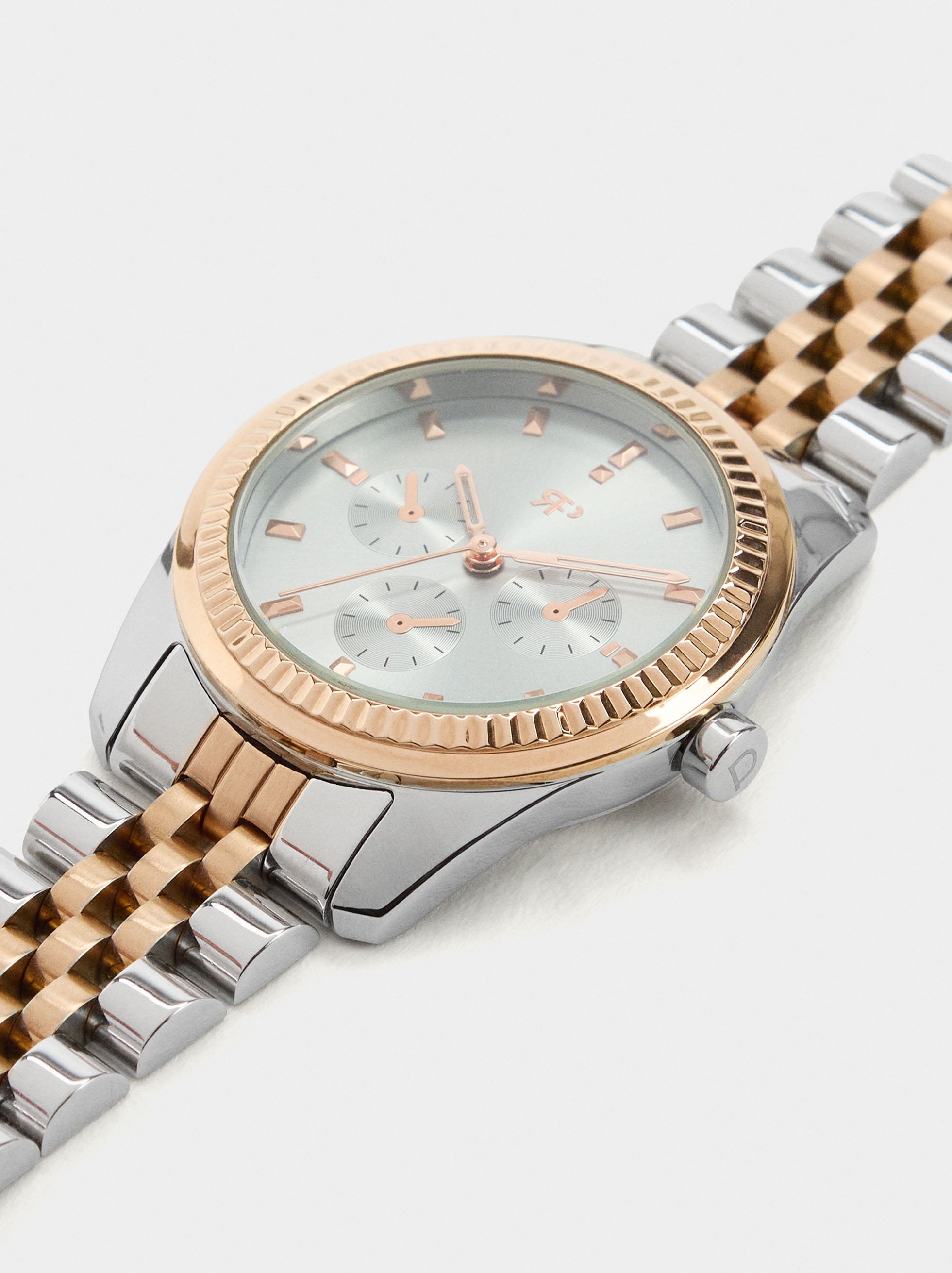 Reloj Redondo Bicolor Con Pulsera De Acero