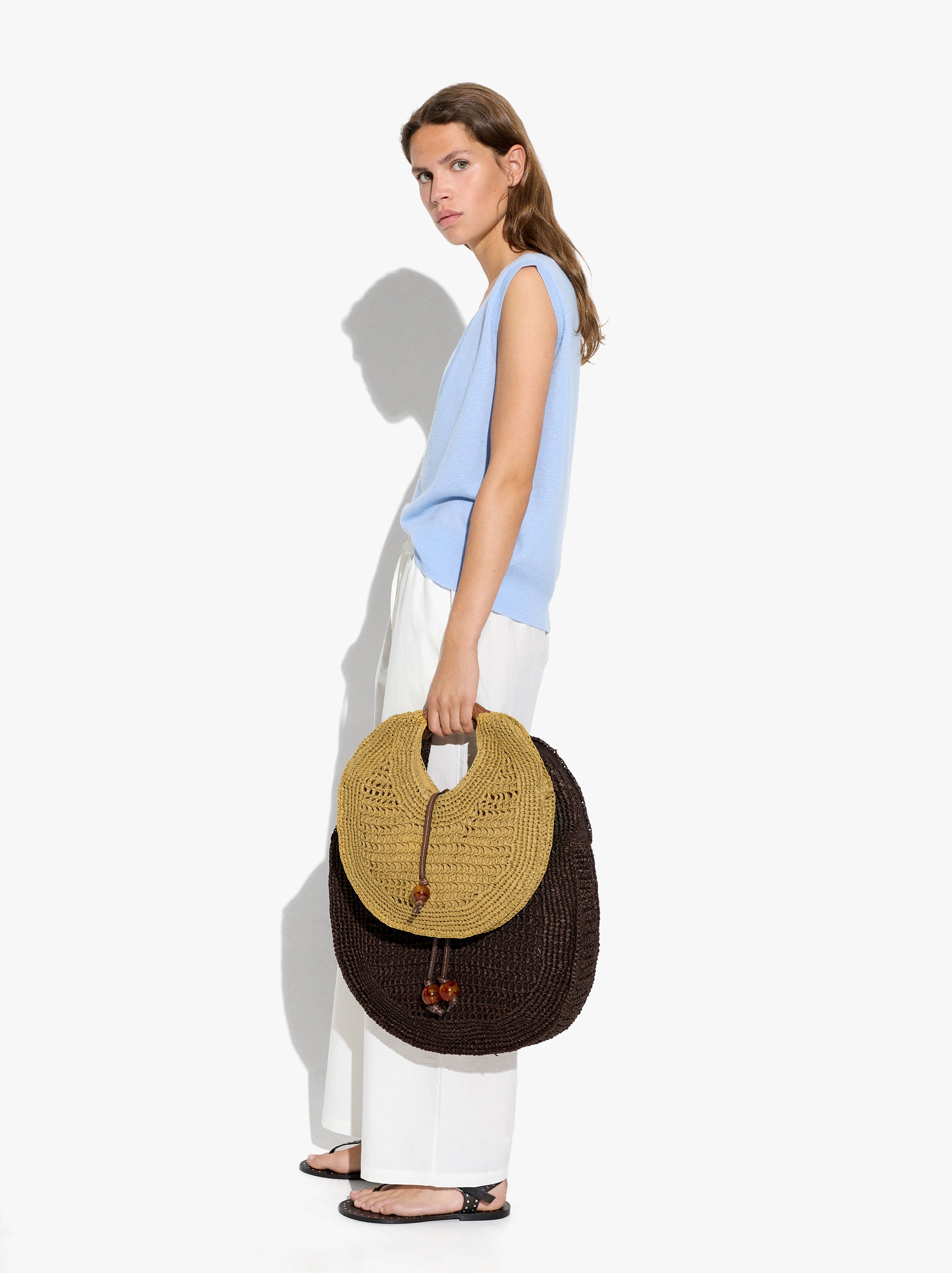 Bolso De Mano Redondeado Efecto Rafia M