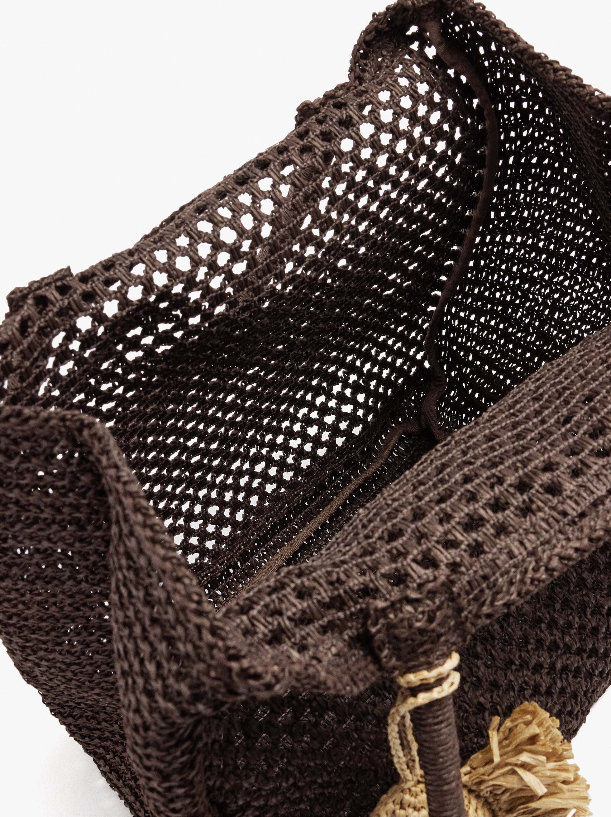 Bolso Shopper Efecto Rafia Con Colgante