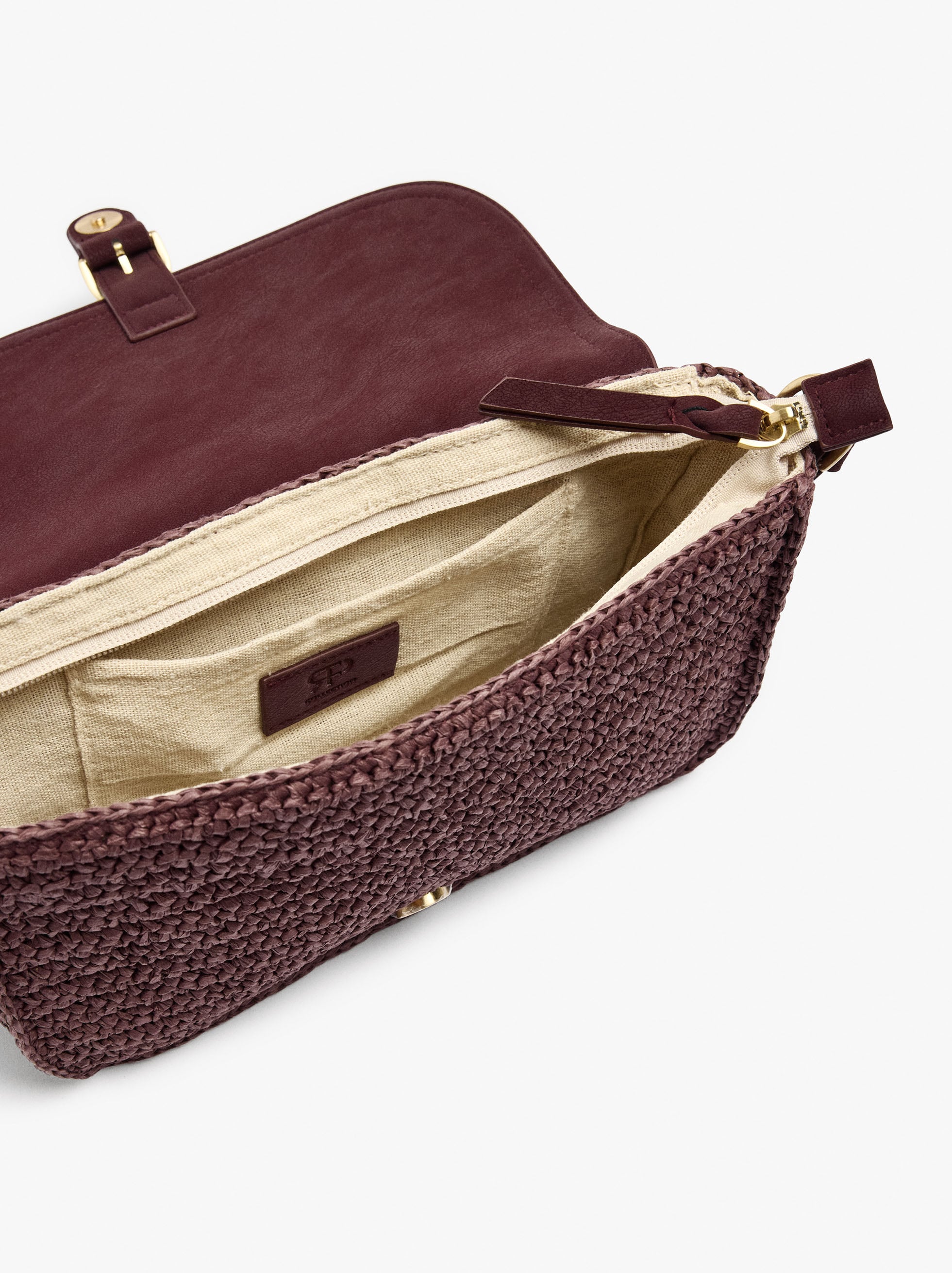 Bolso Bandolera Efecto Rafia Con Solapa