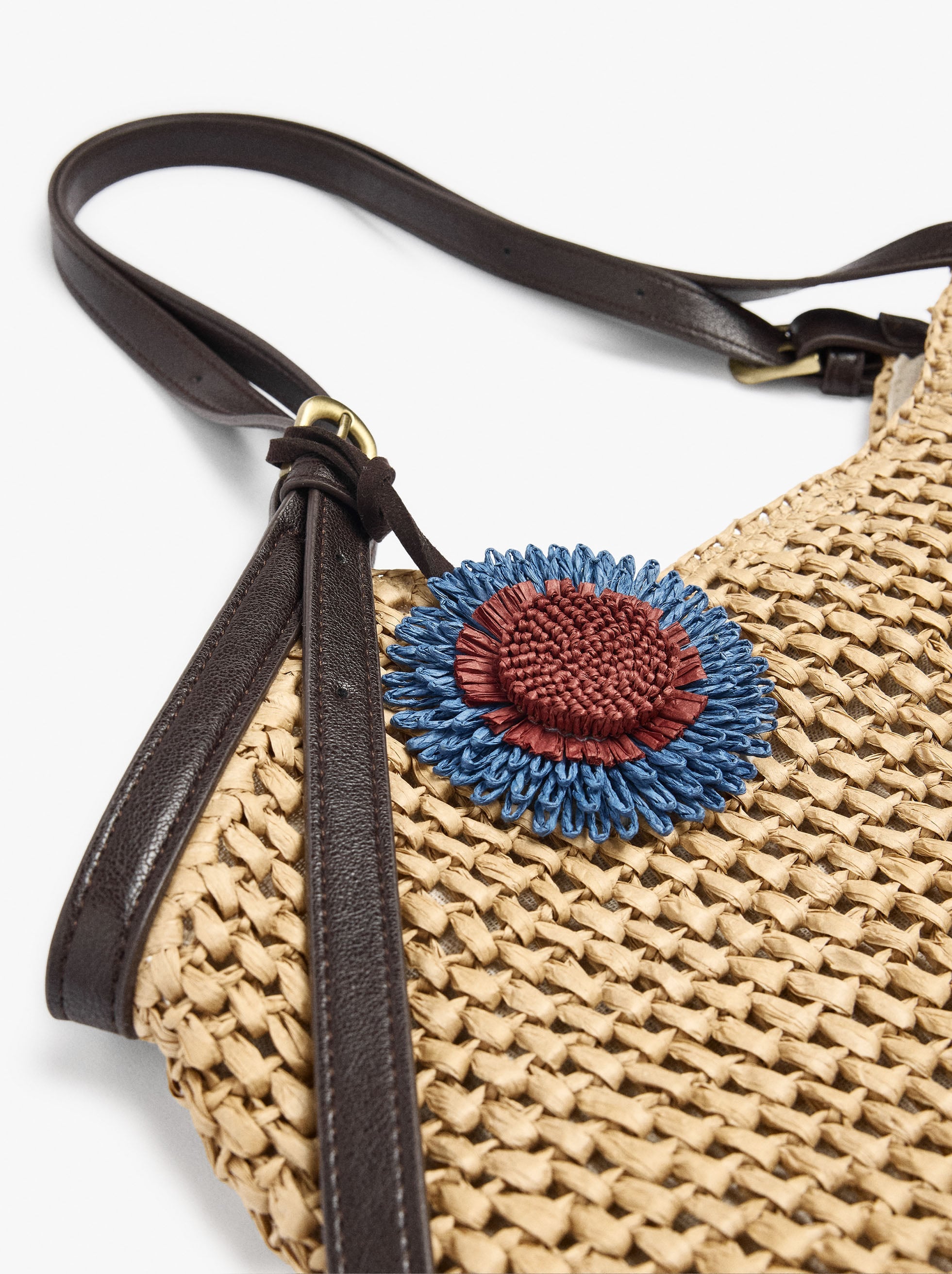 Bolso Shopper Efecto Rafia Con Colgante