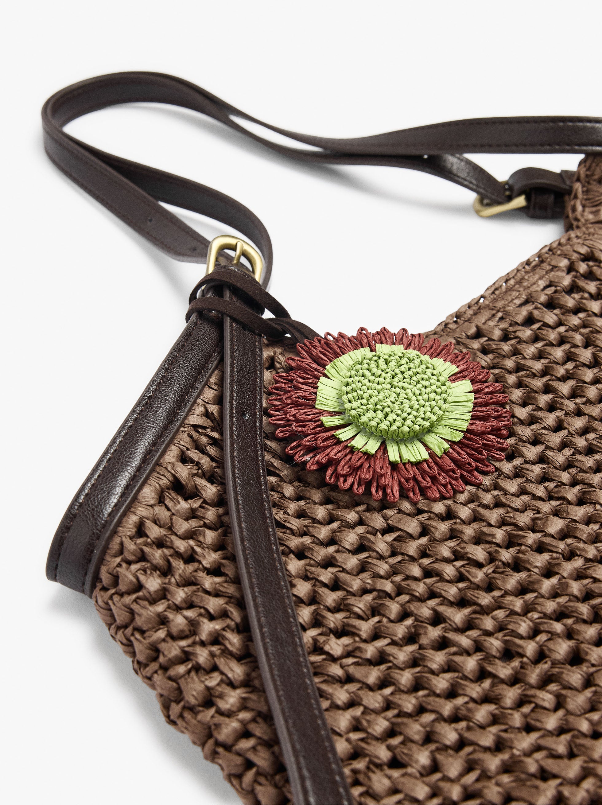 Bolso Shopper Efecto Rafia Con Colgante