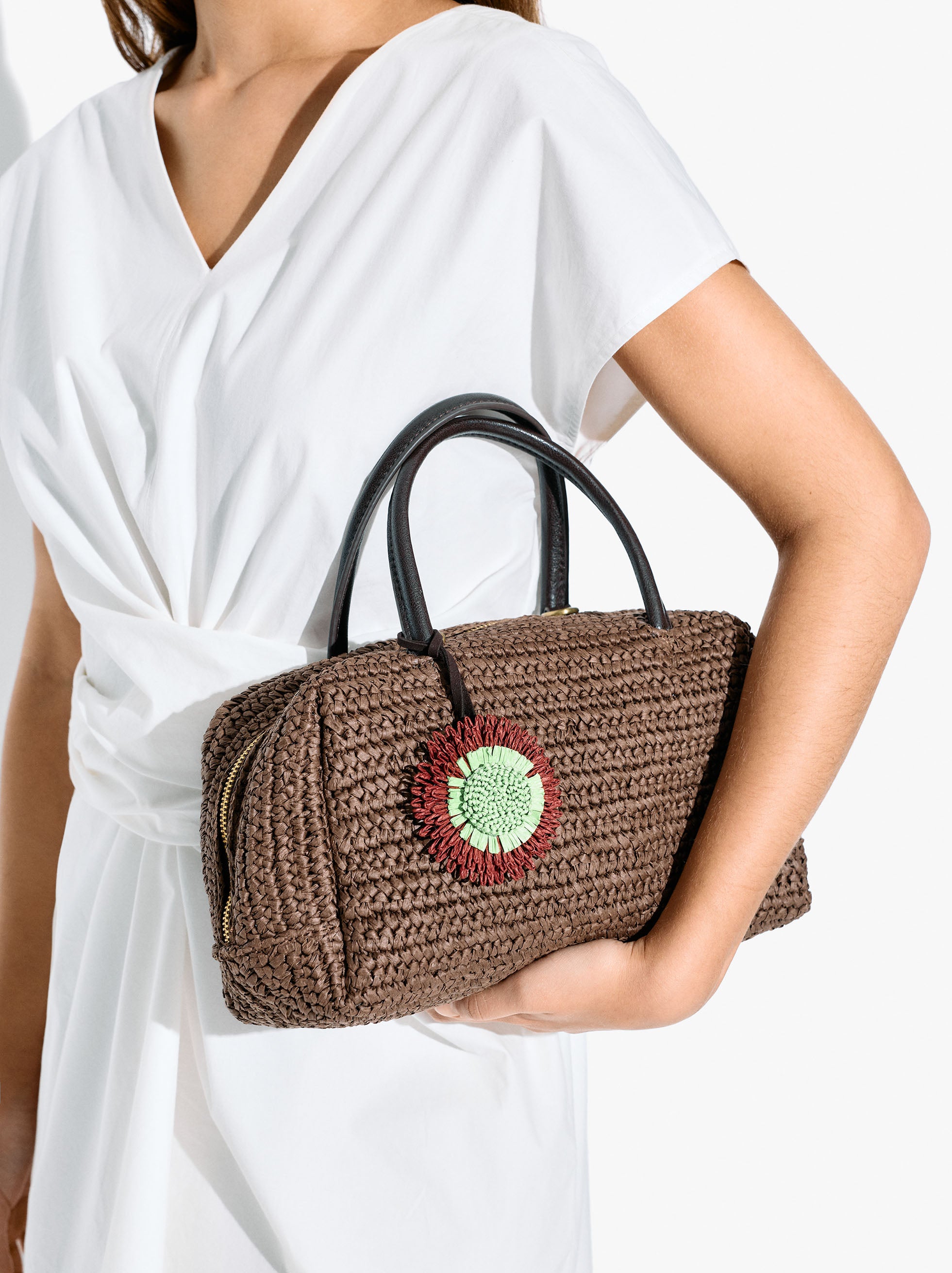 Bolso Bowling Efecto Rafia Con Colgante M