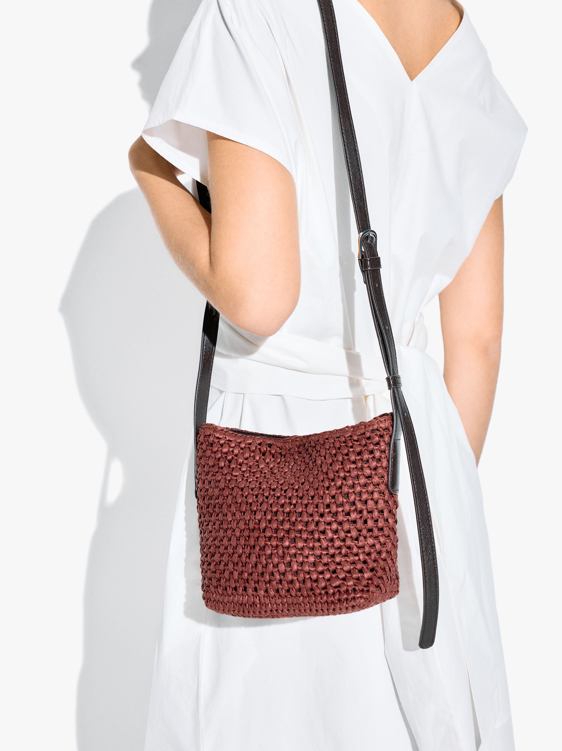 Bolso Bandolera Con Efecto Rafia