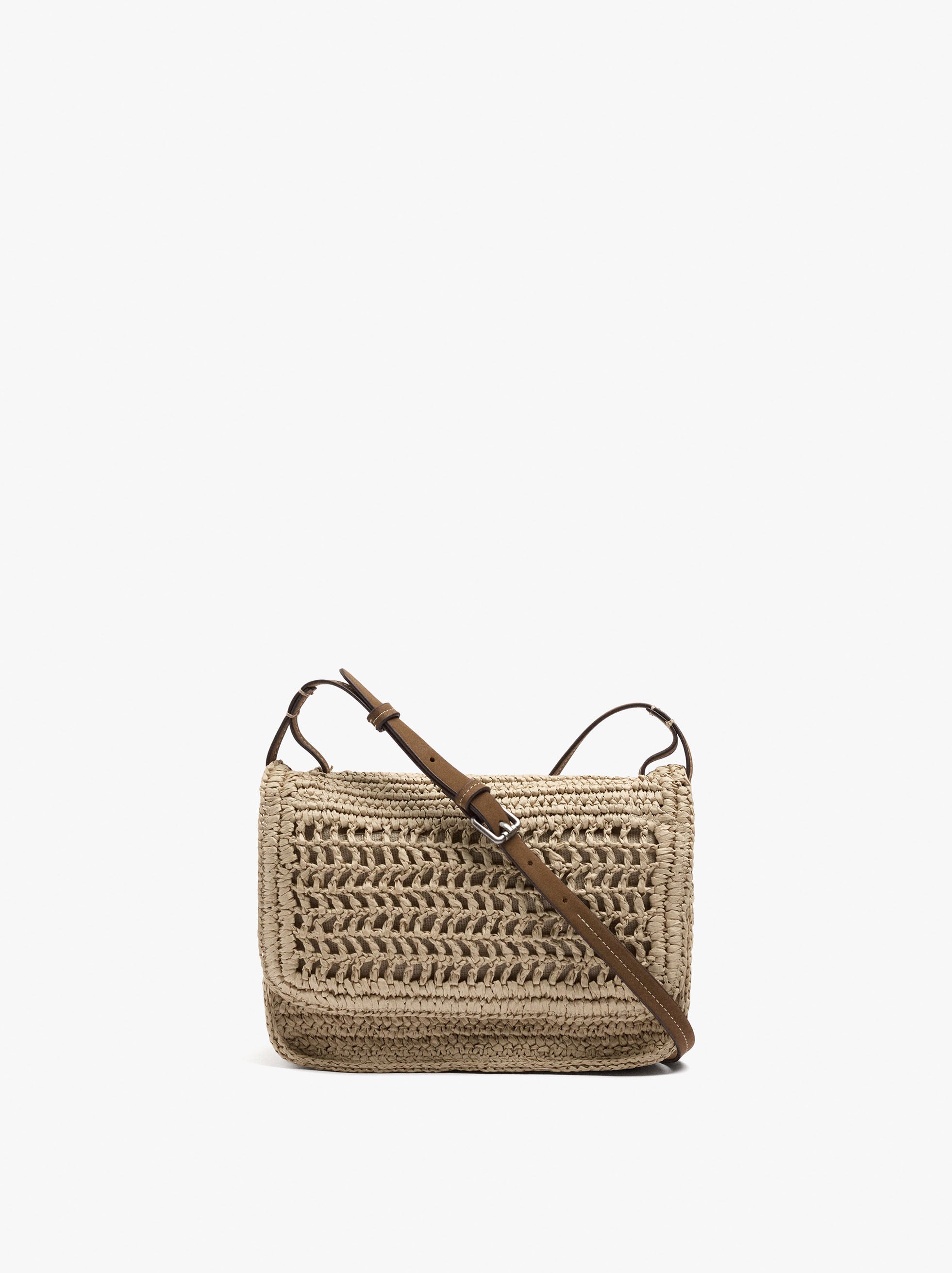Bolso Bandolera Efecto Rafia Con Solapa