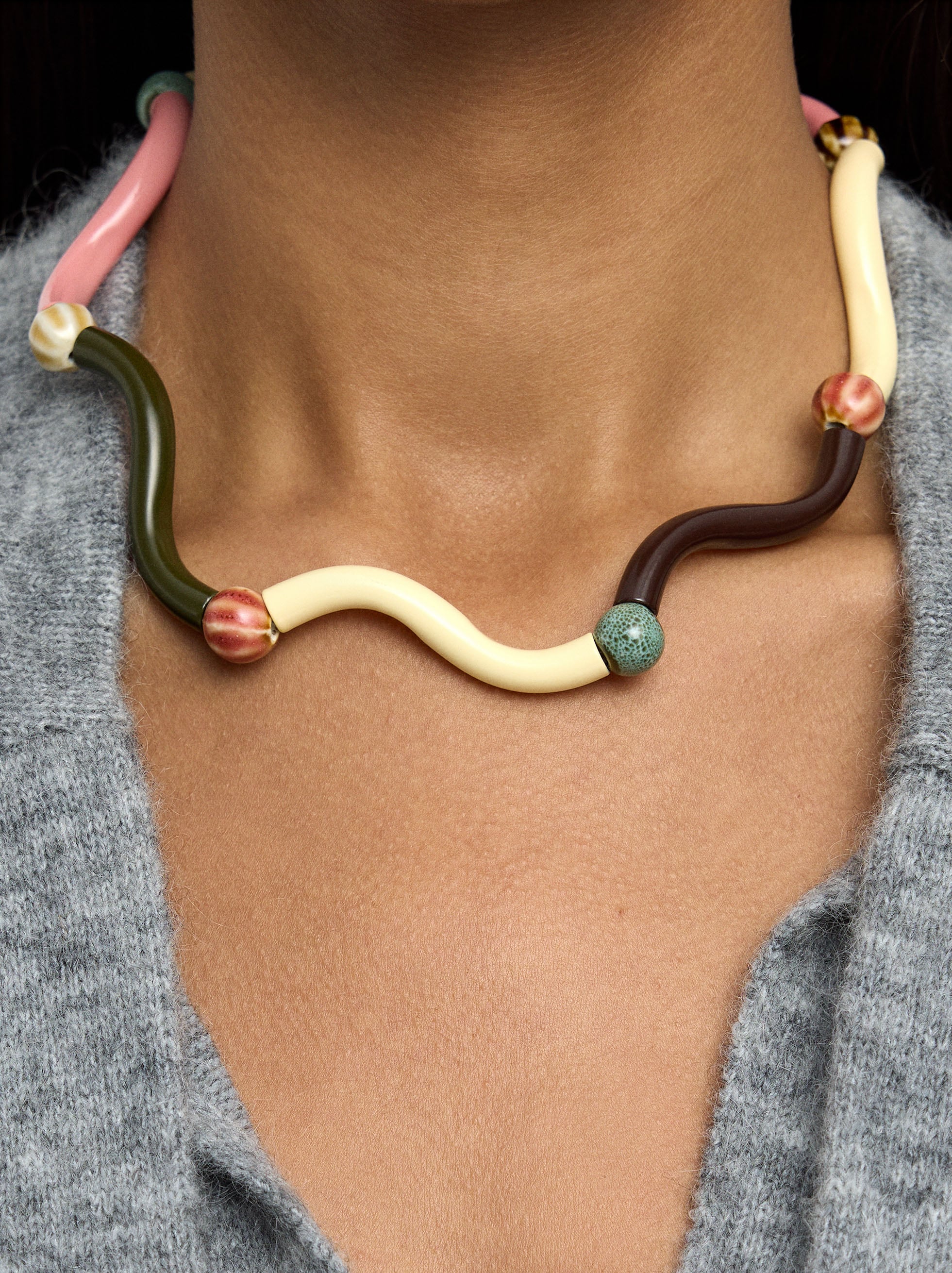 Collar Ondulado Con Cerámica