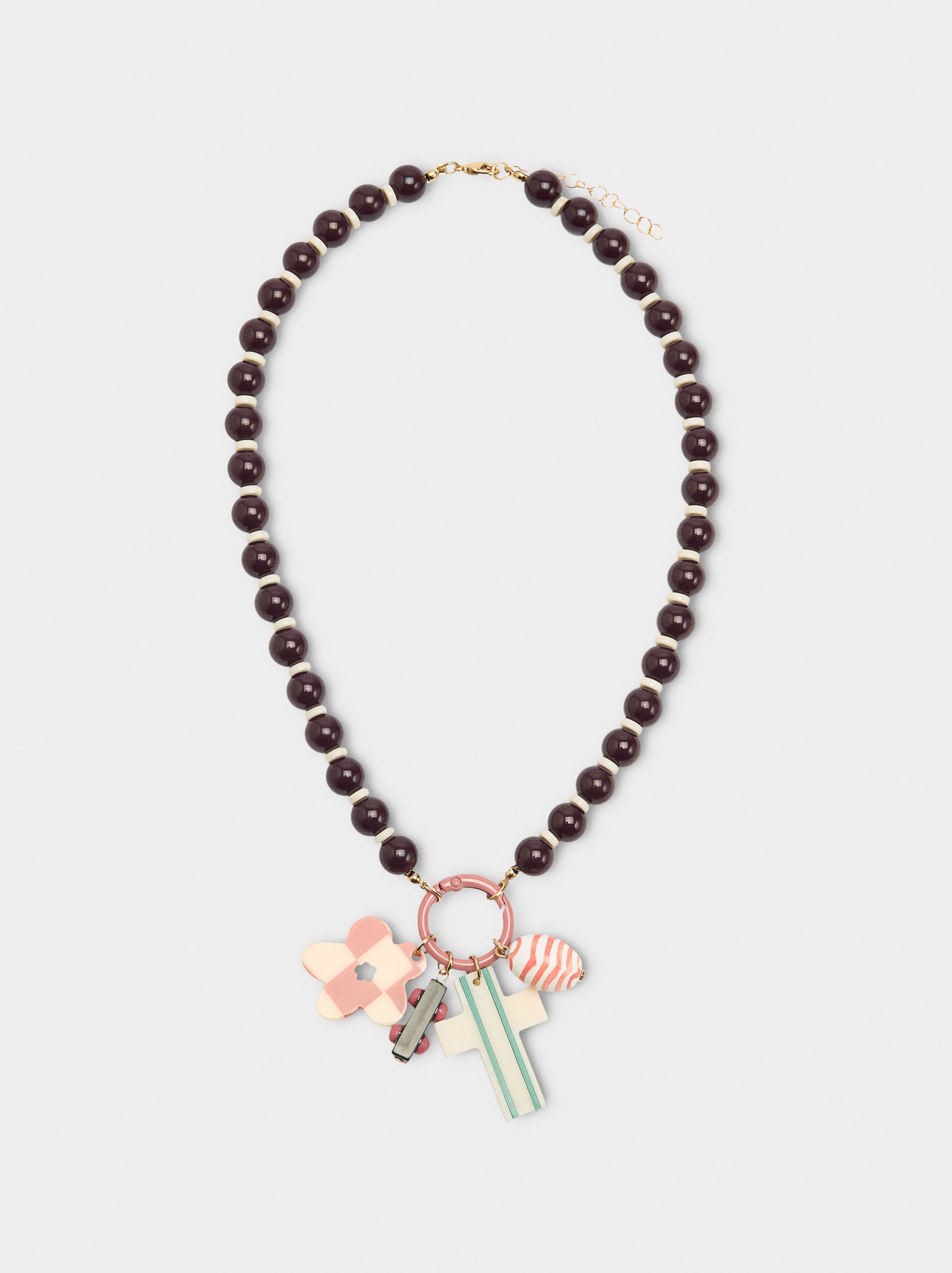 Collar Corto Con Cuentas De Resina
