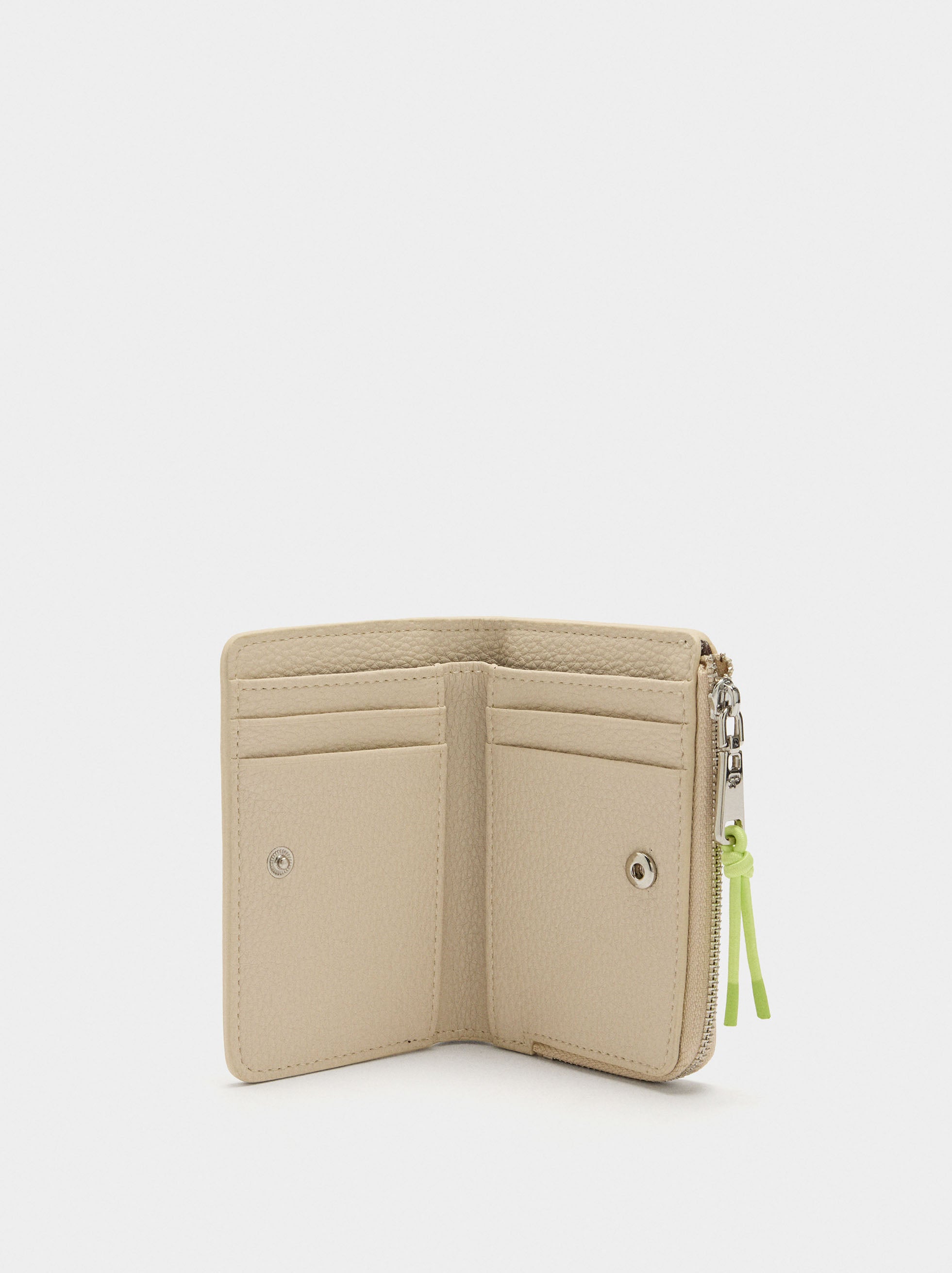 Cartera Básica Con Textura
