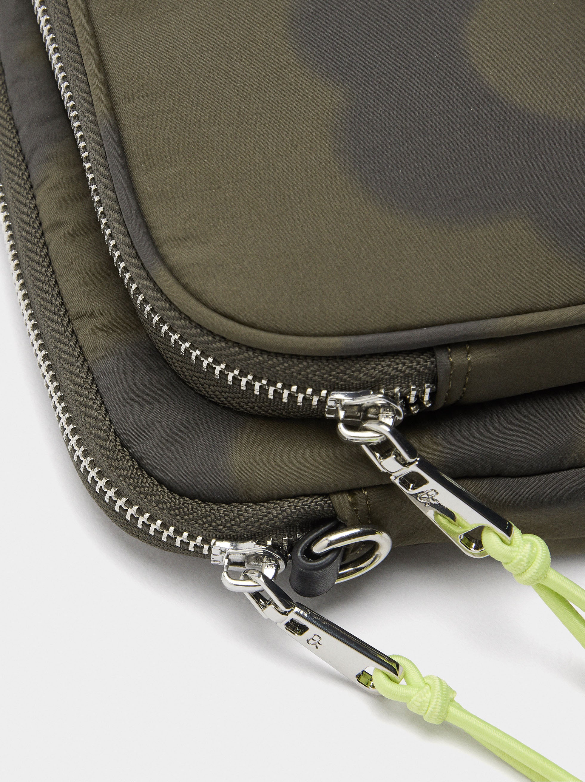 Bolso Multiusos De Nylon Estampado Floral